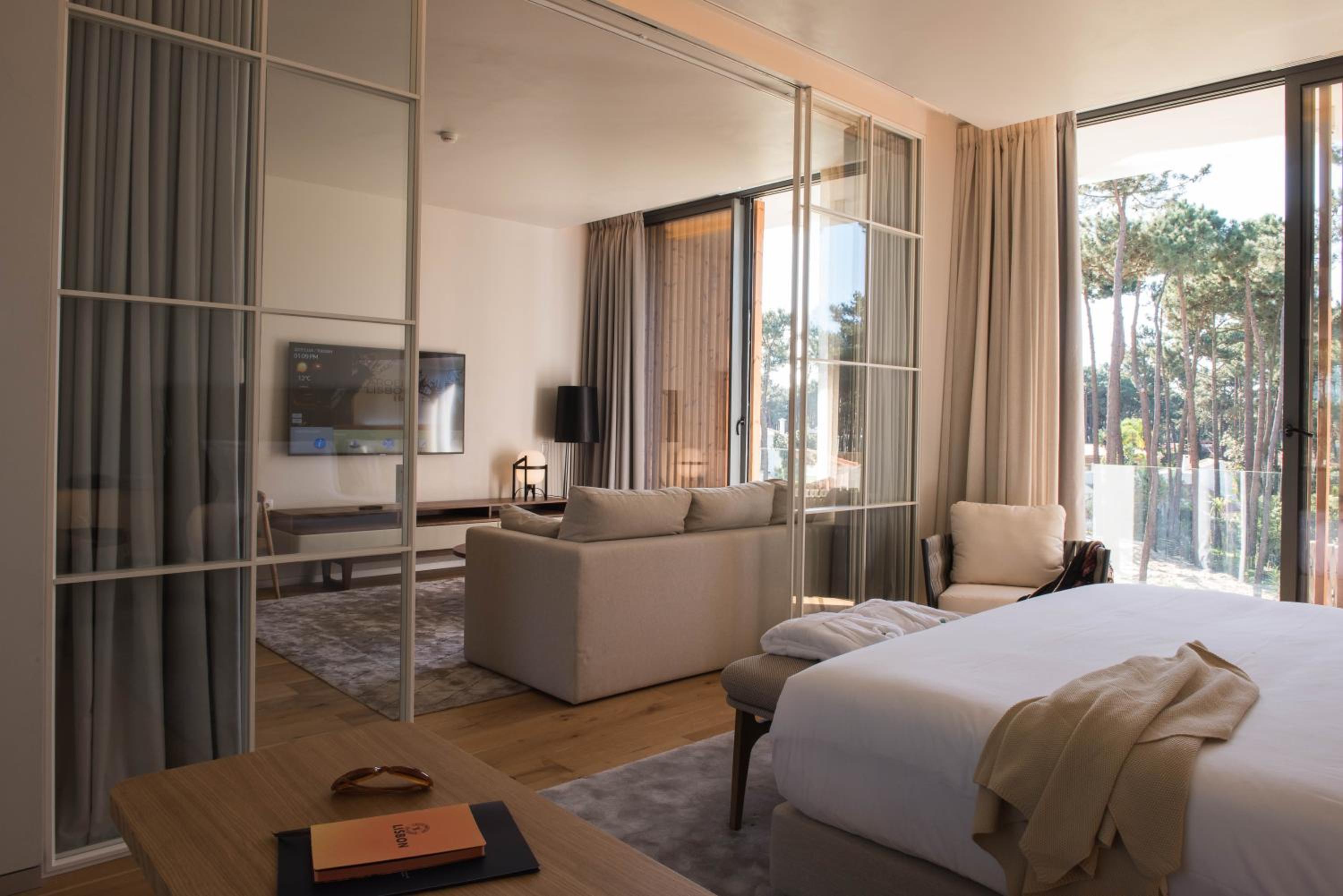 Suite with Balcony - Photo 7