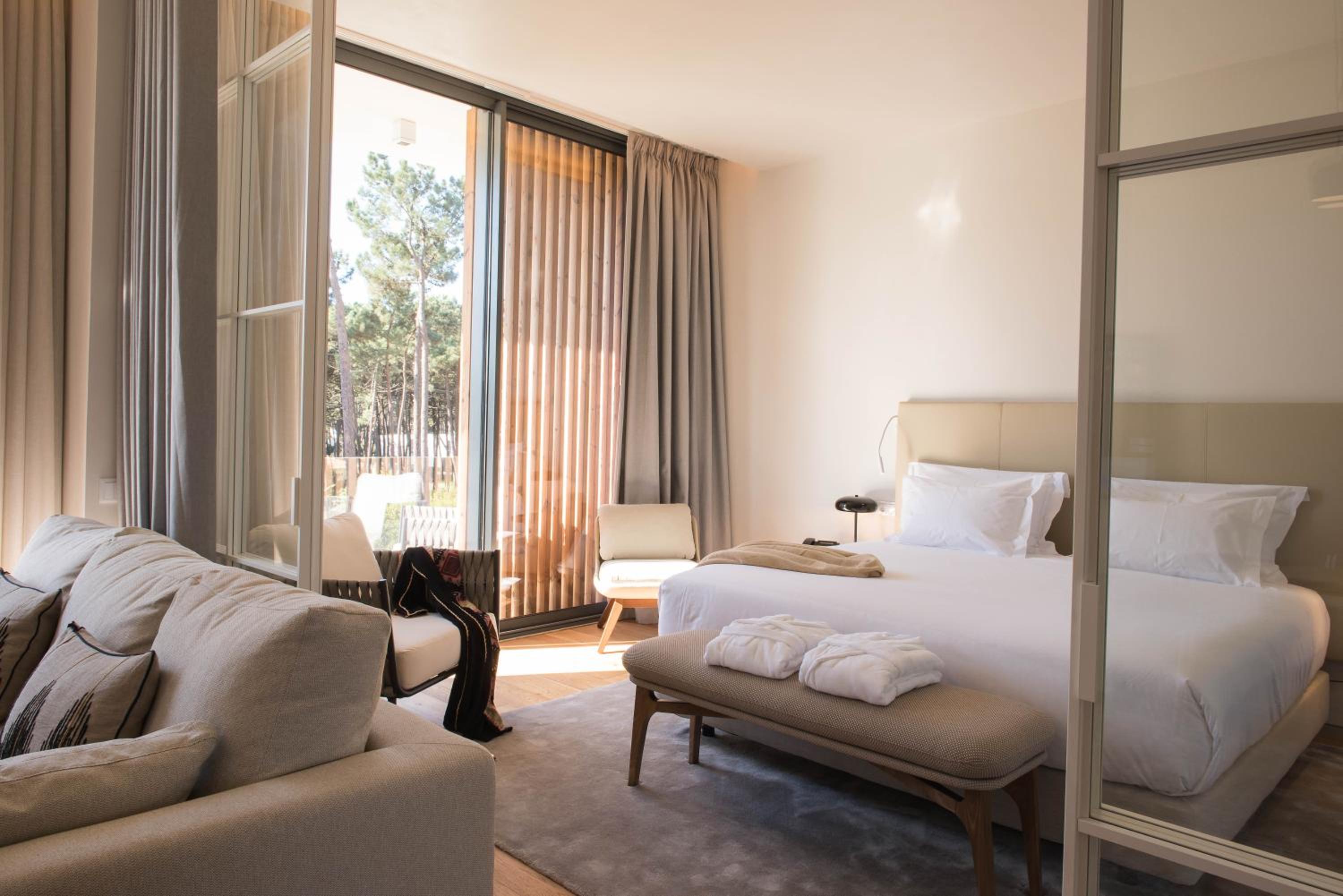 Suite with Balcony - Photo 10