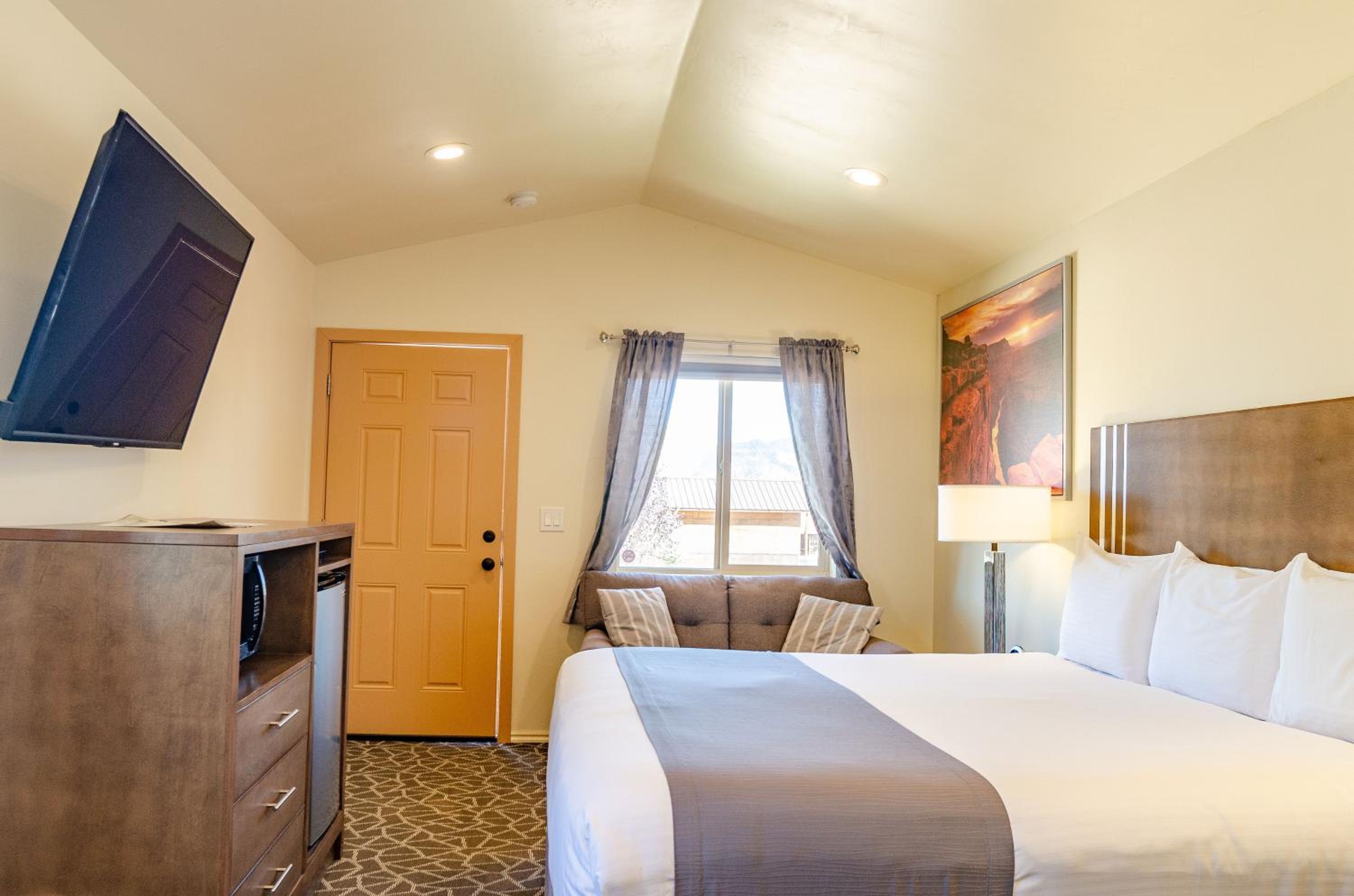 Cottage with King Bed - Photo 1
