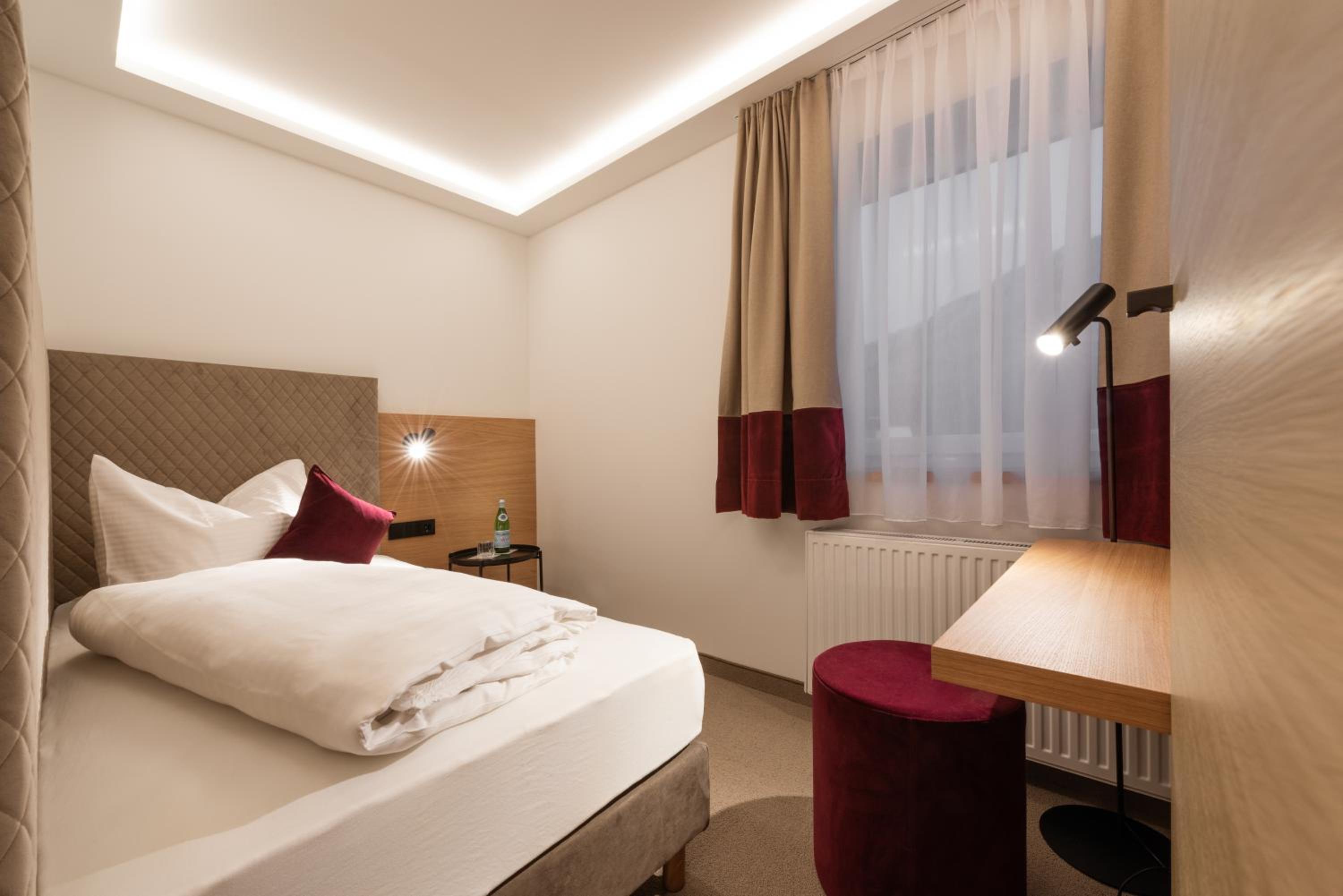 Deluxe Single Room