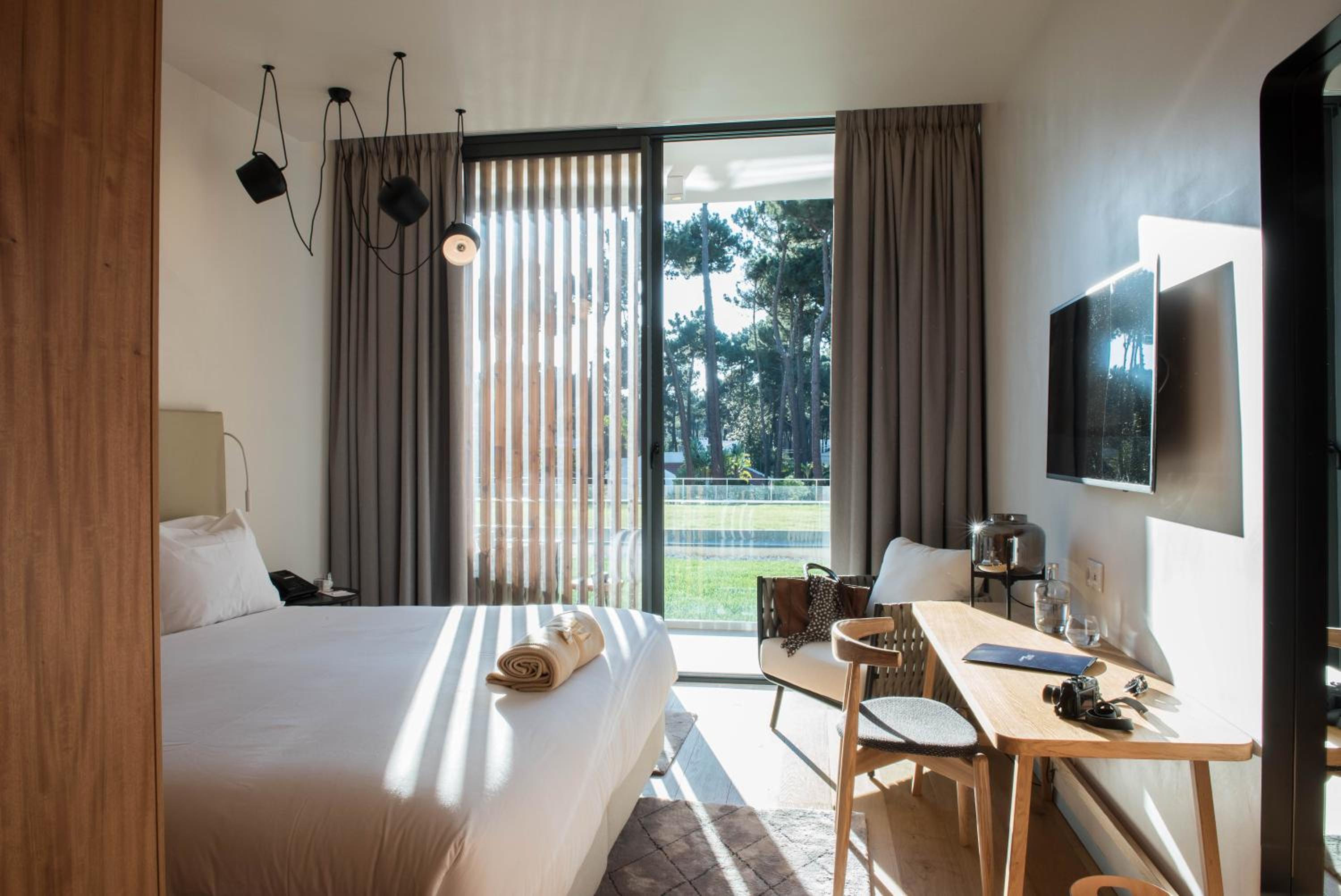 Double or Twin Room with View - Photo 3