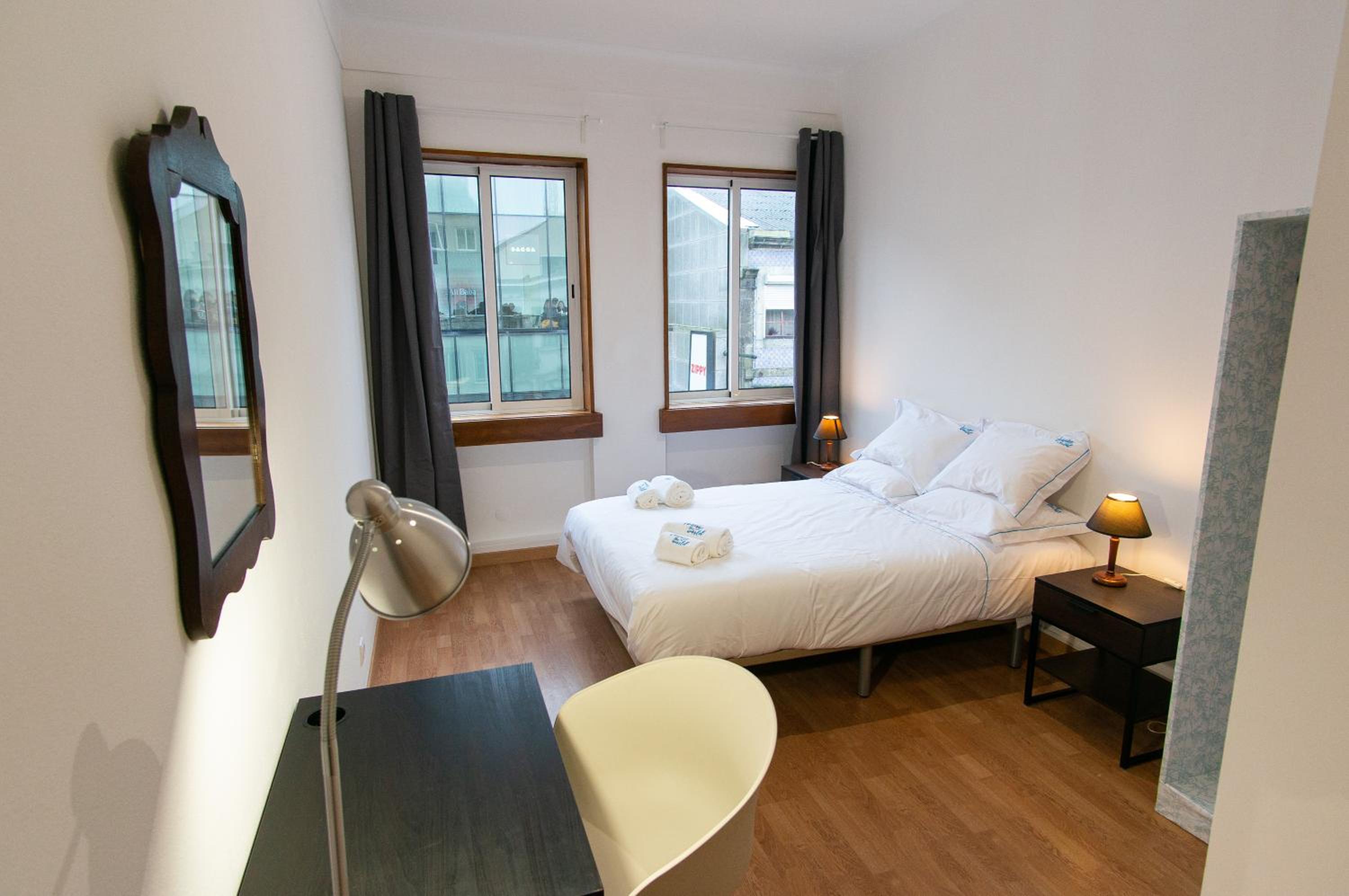 Double Room with Private Bathroom - Photo 10