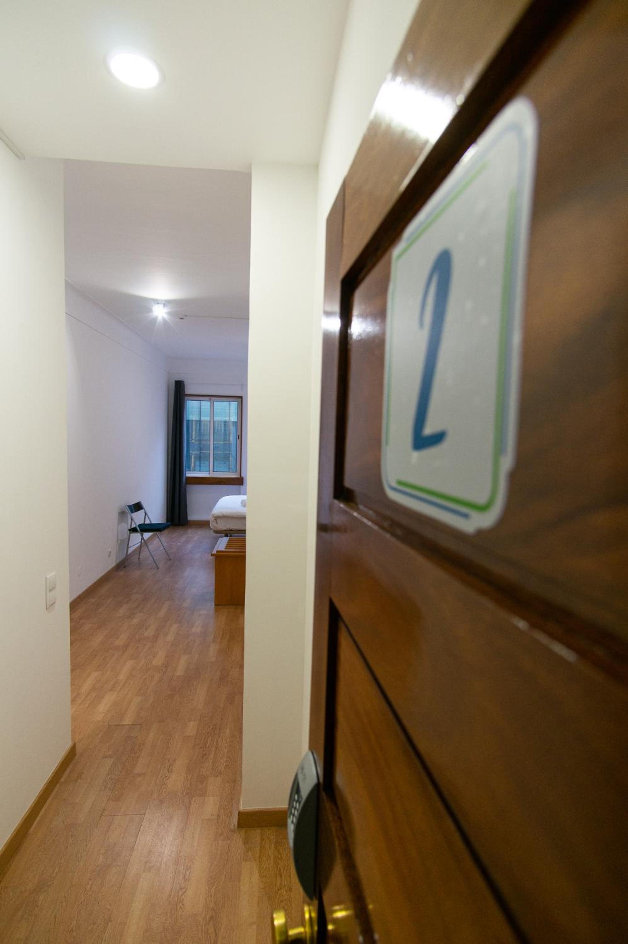 Double Room with Private Bathroom - Photo 8