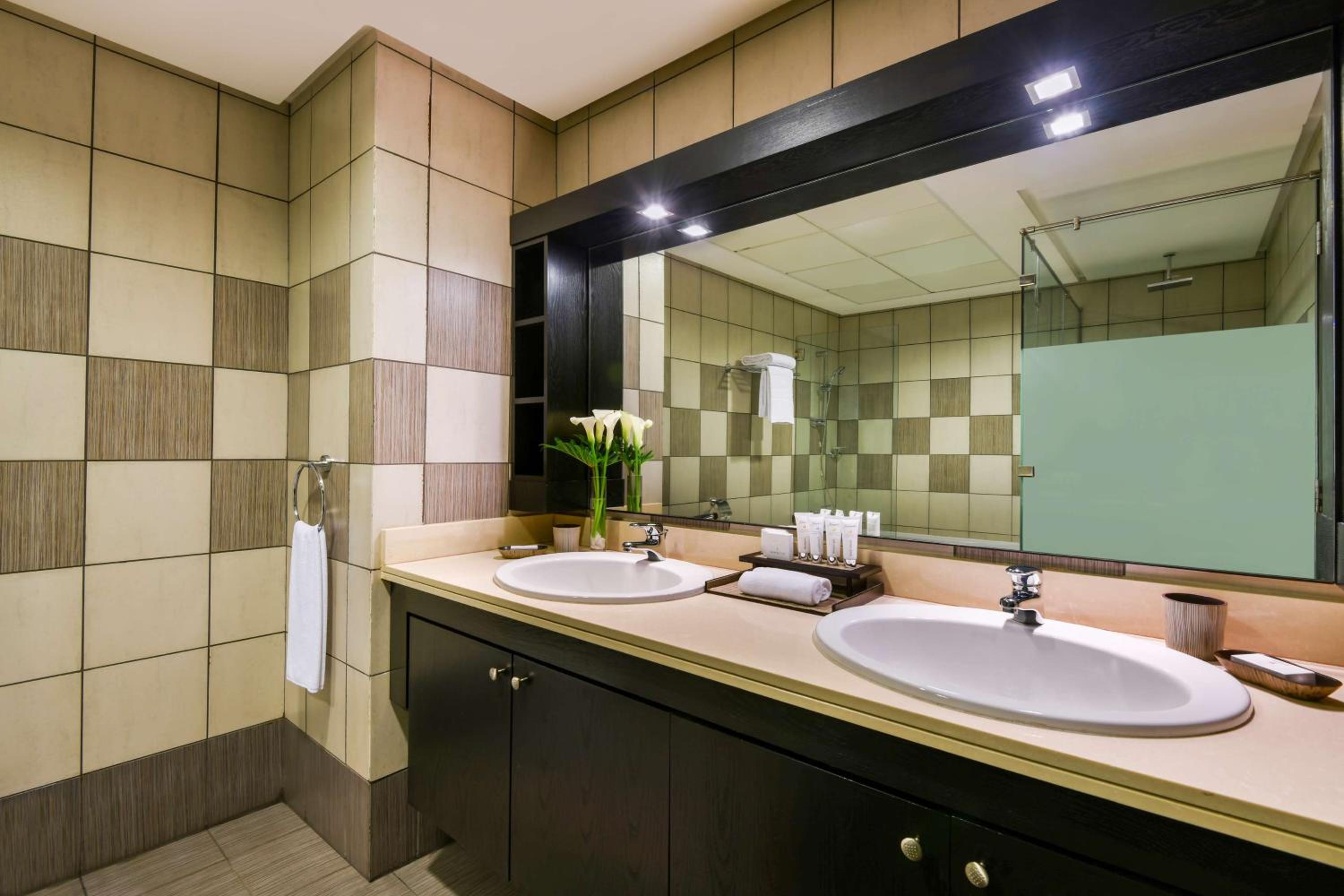 Superior Two-Bedroom Suite - Photo 7