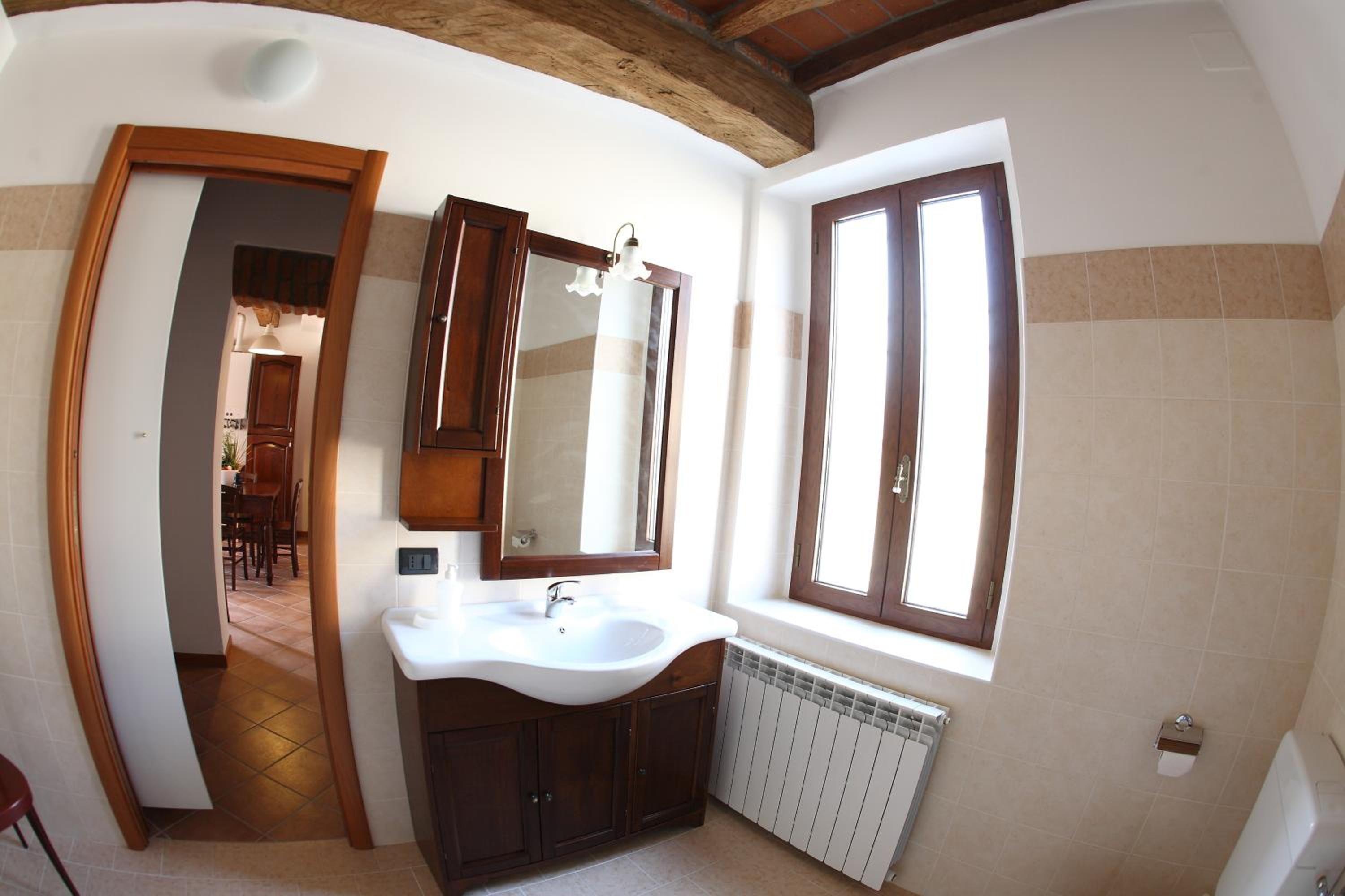 Double or Twin Room with Private External Bathroom on the ground floor - Photo 4