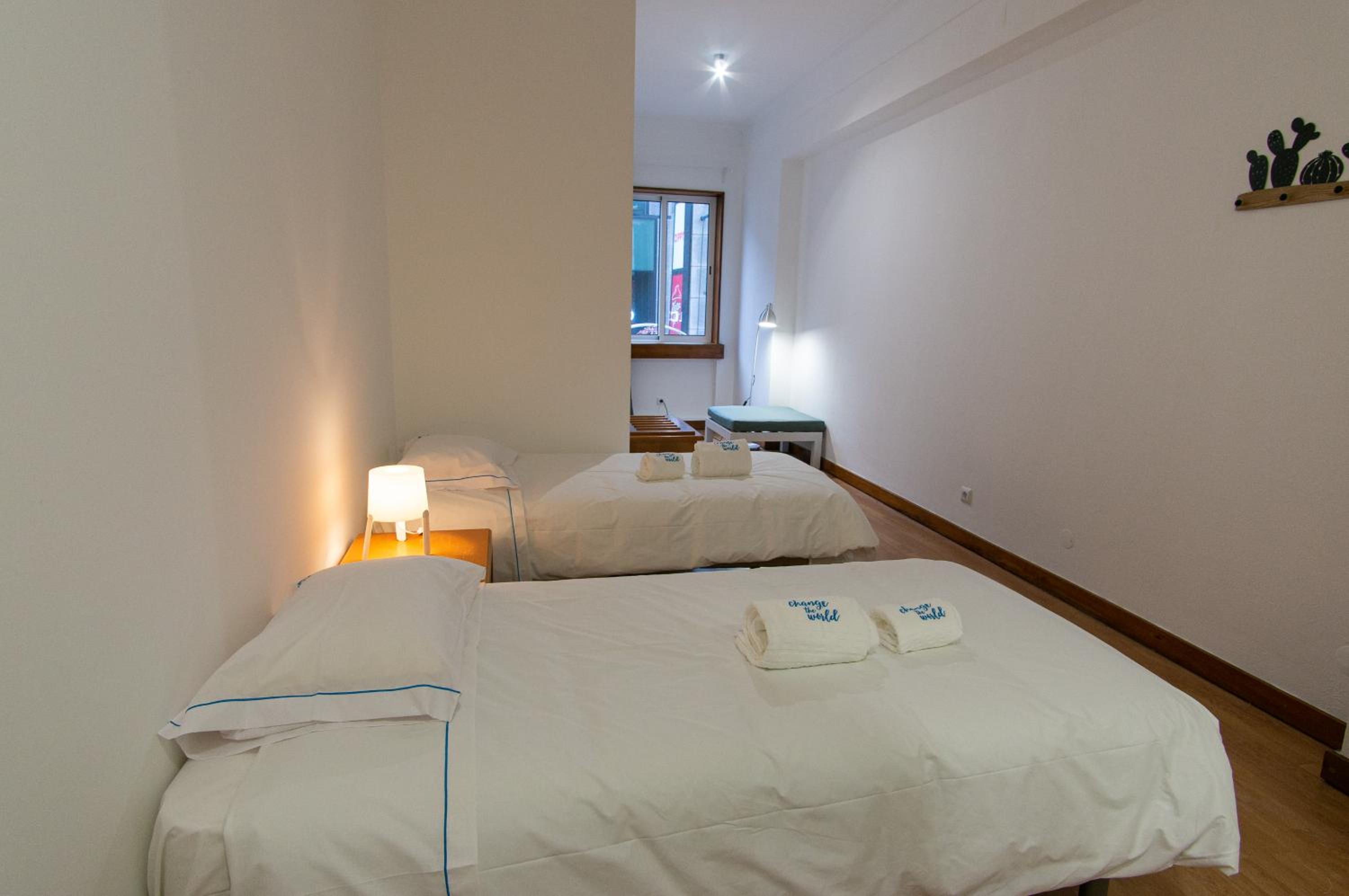 Twin Room with Bathroom - Photo 3