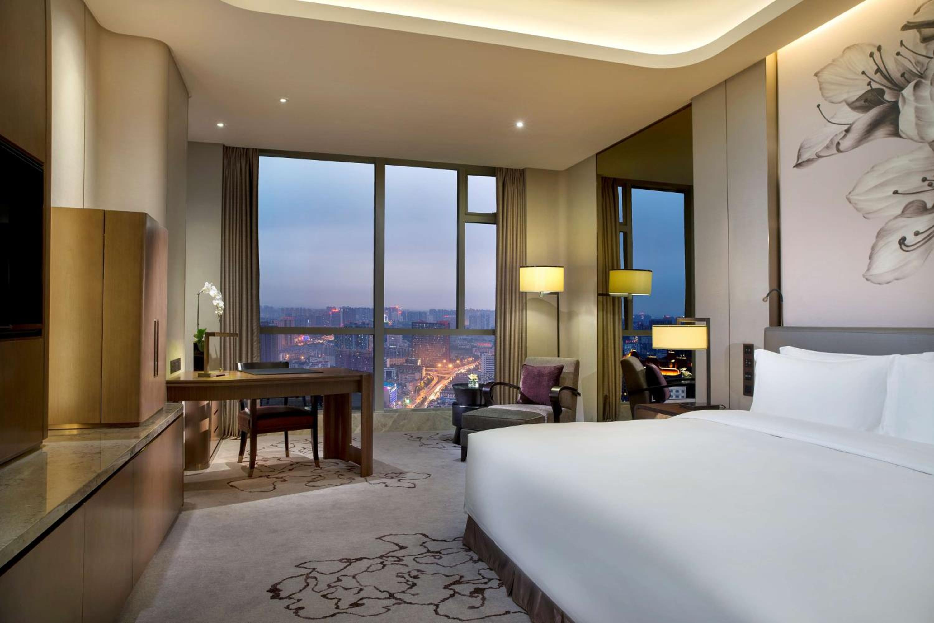 Grand Deluxe King Room