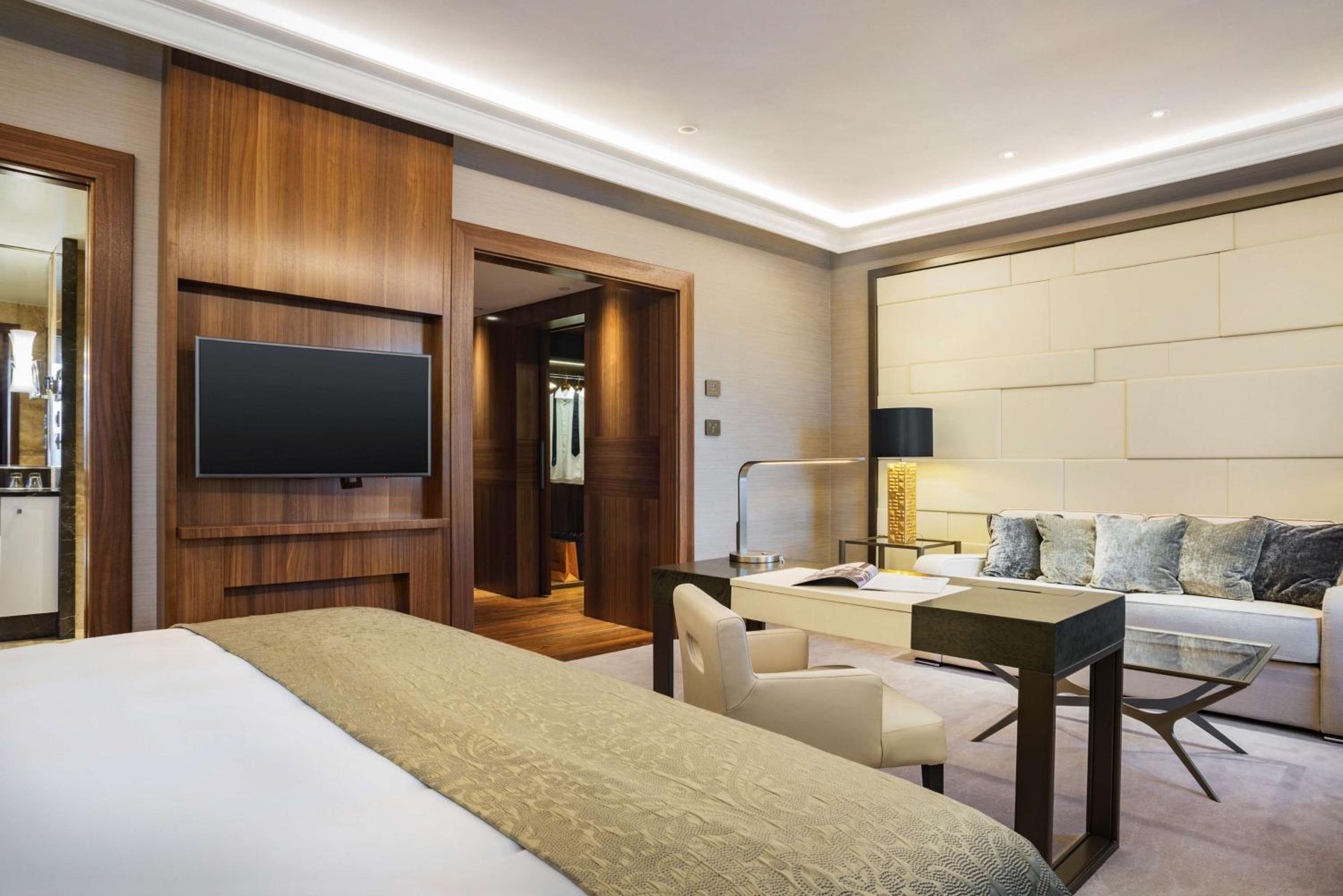 Deluxe Room King - Photo 10