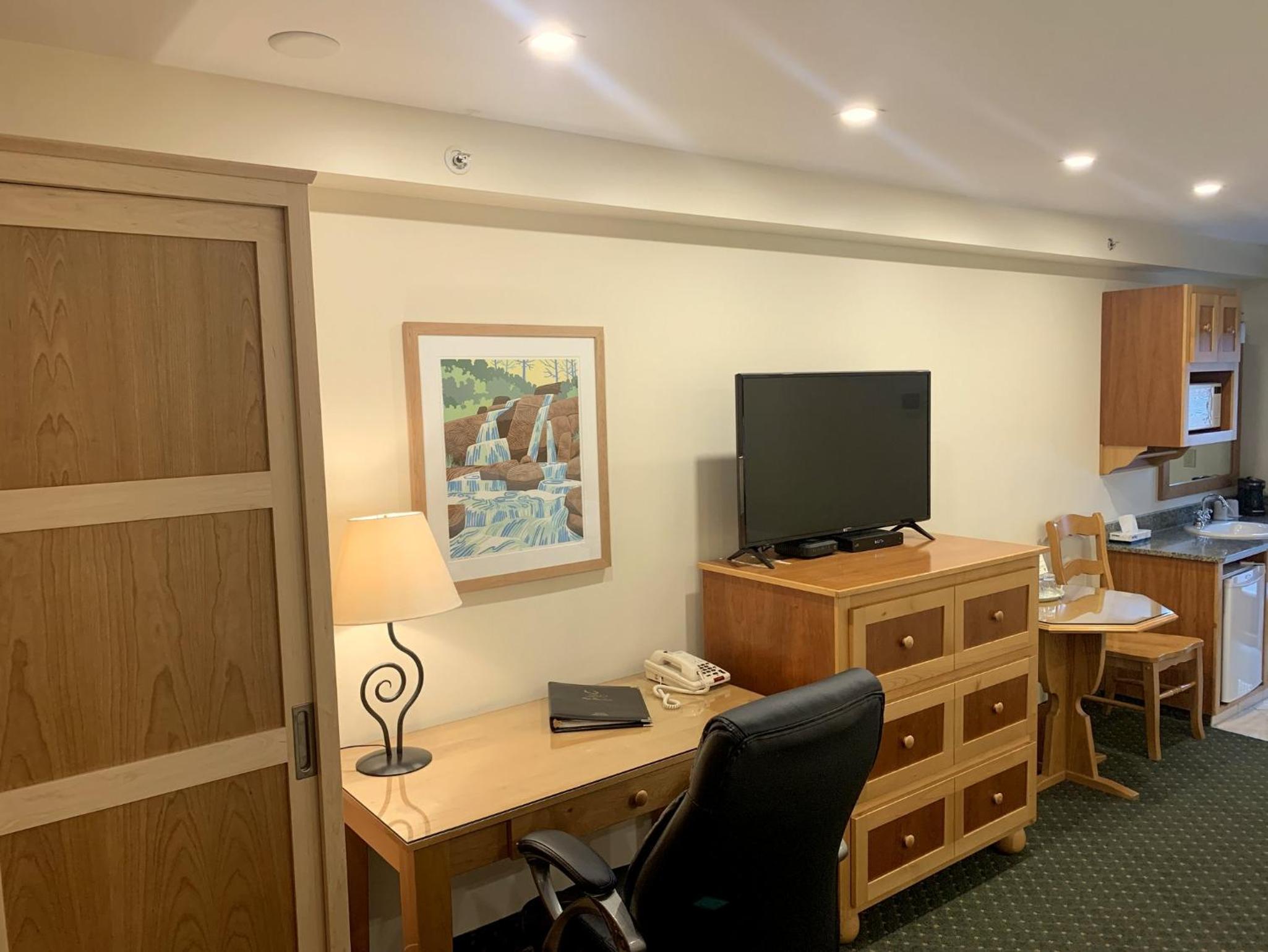 Deluxe Room with Two Queen Beds - Non Pet Friendly photo 1