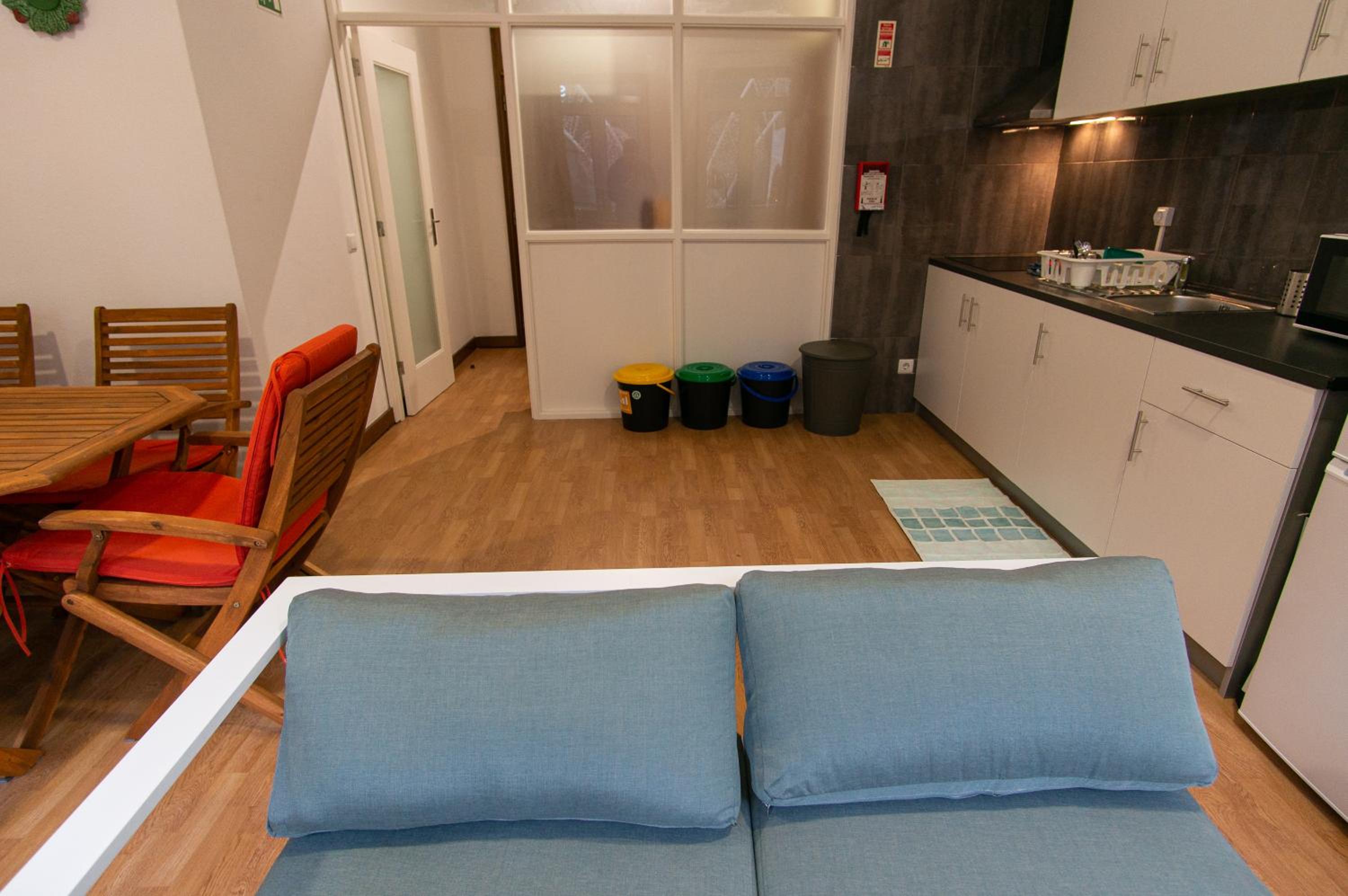 Double Room with Private Bathroom - Photo 14
