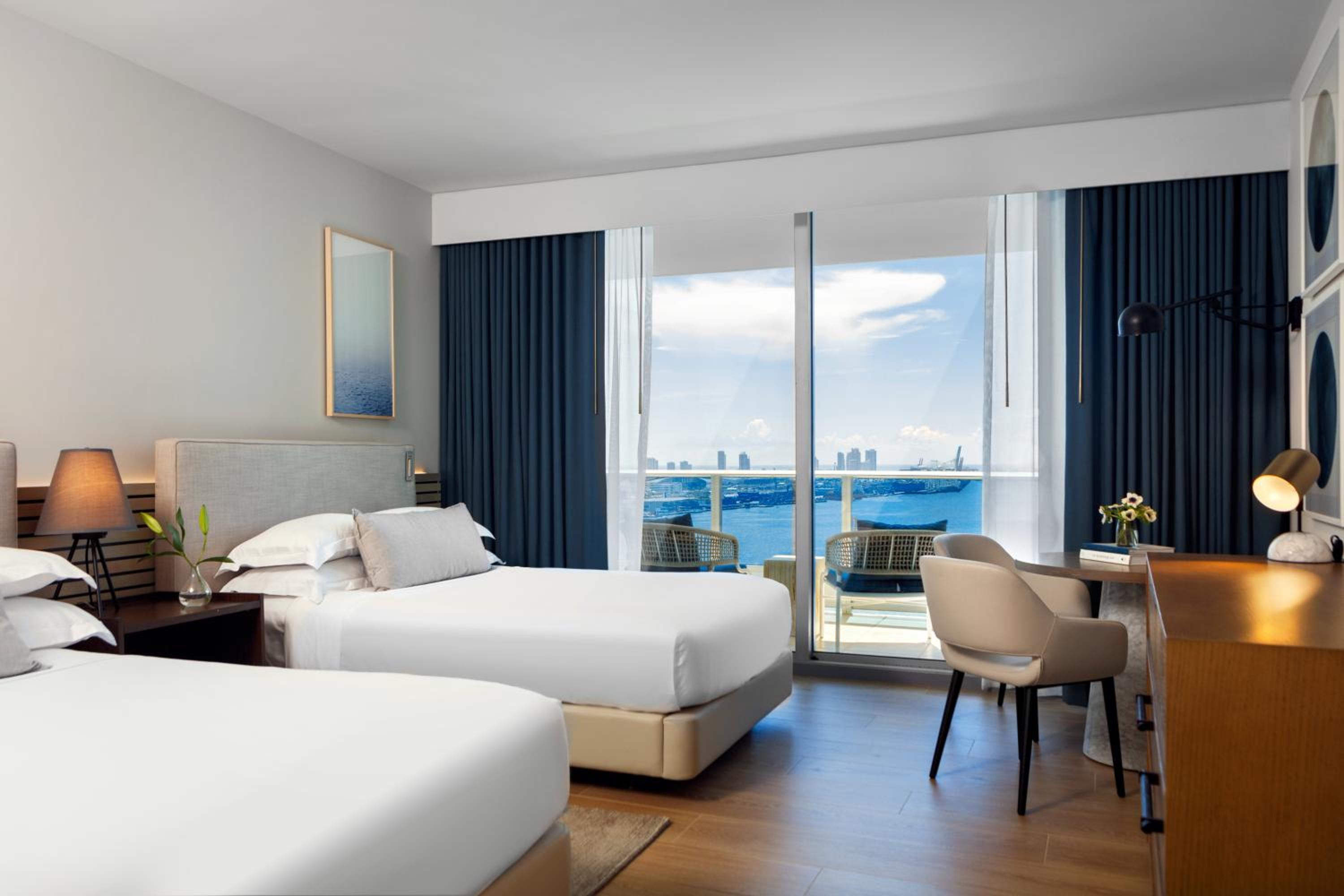 Double Room with Water View - High Floor