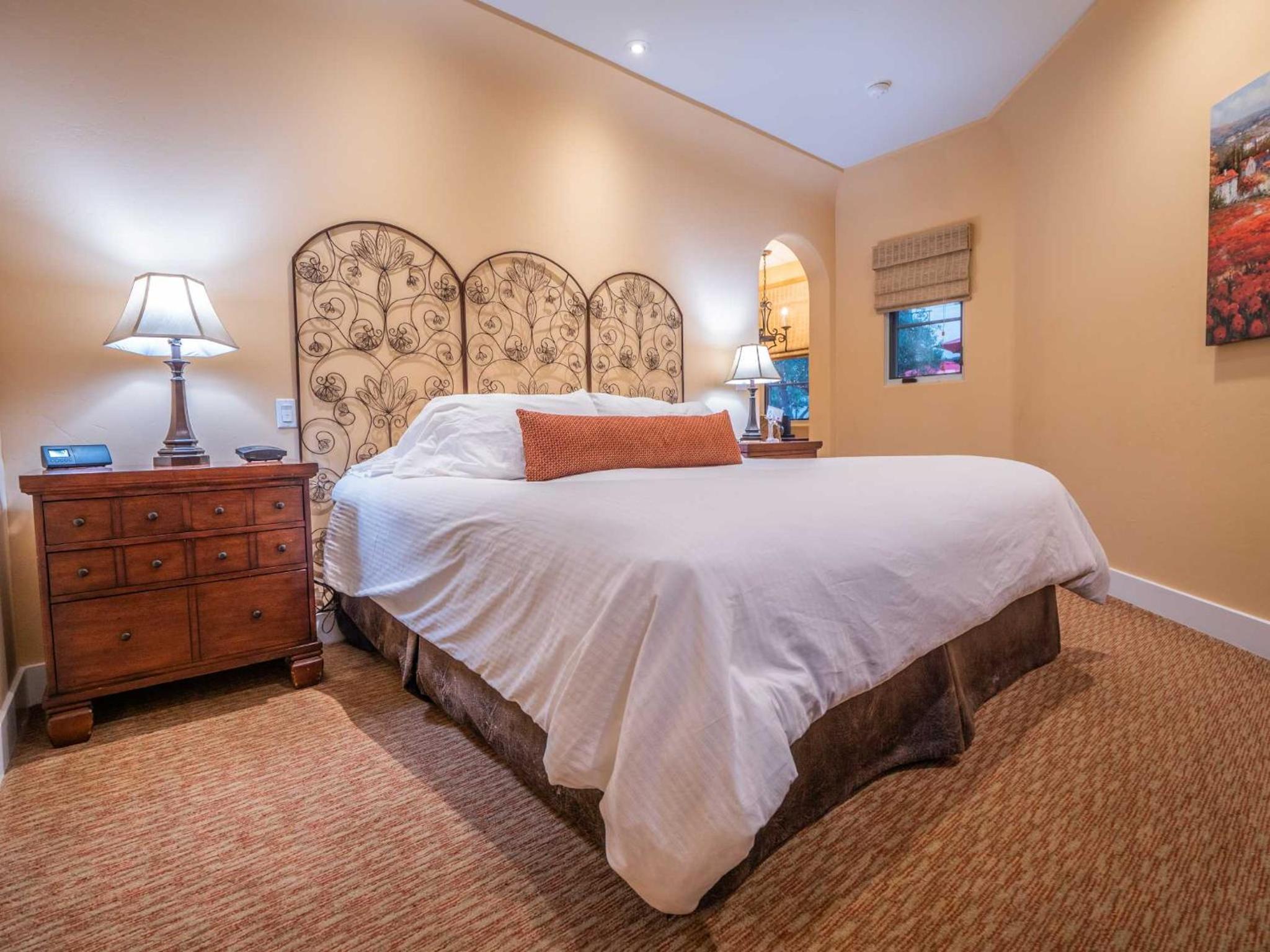 Luxury Suite 4