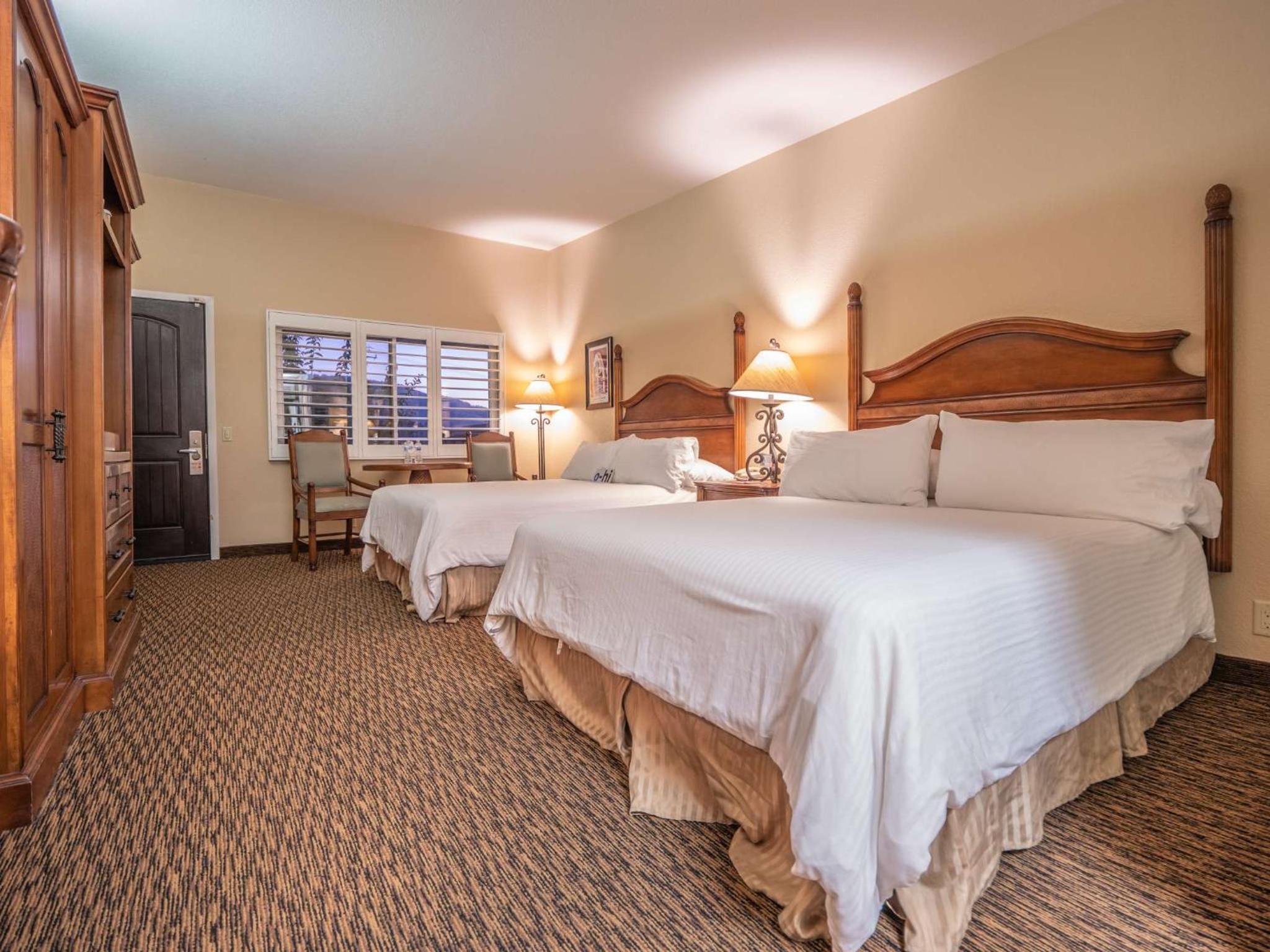 Standard Room with Two Queen Beds - Photo 1