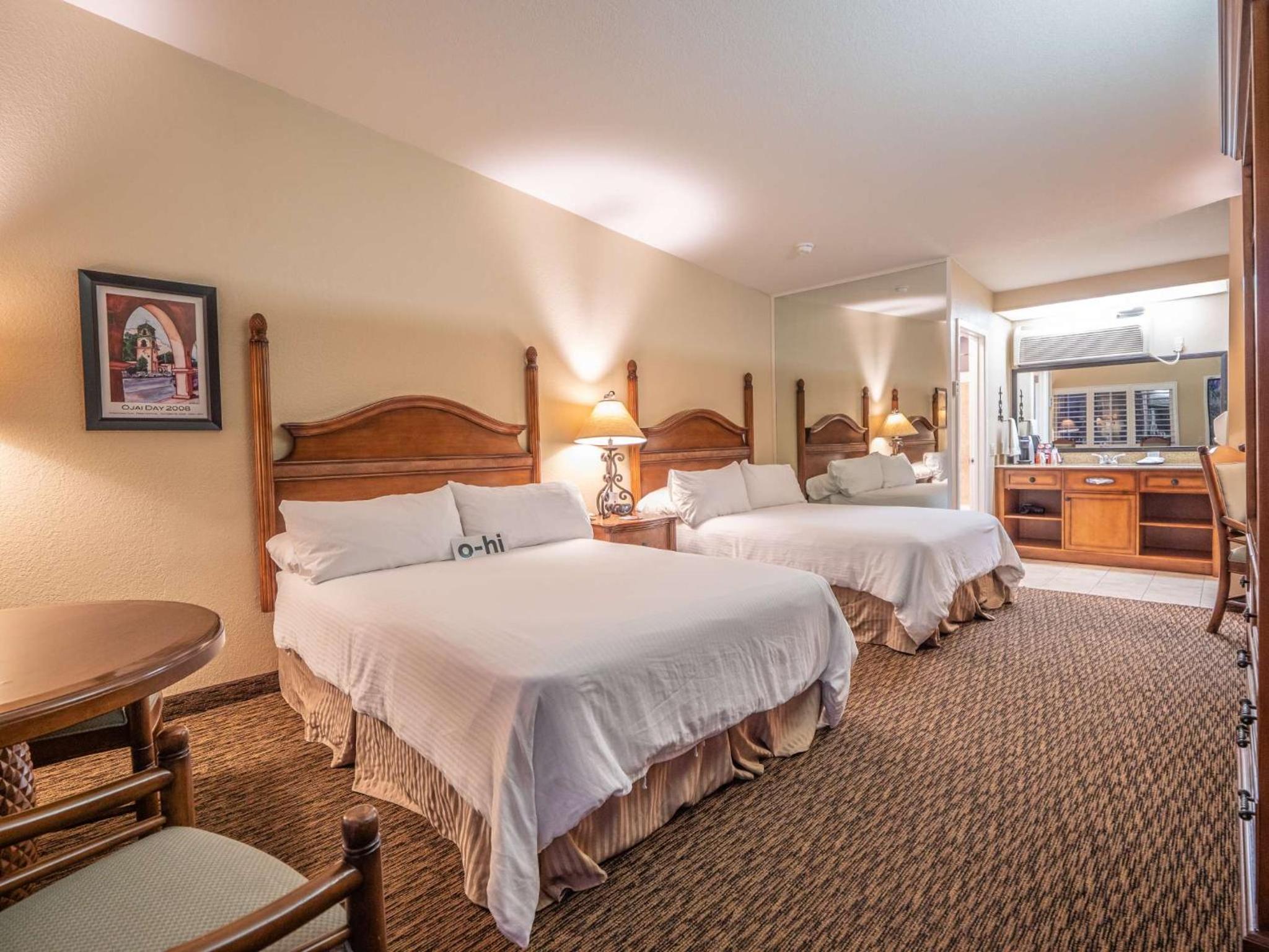 Standard Room with Two Queen Beds - Photo 6