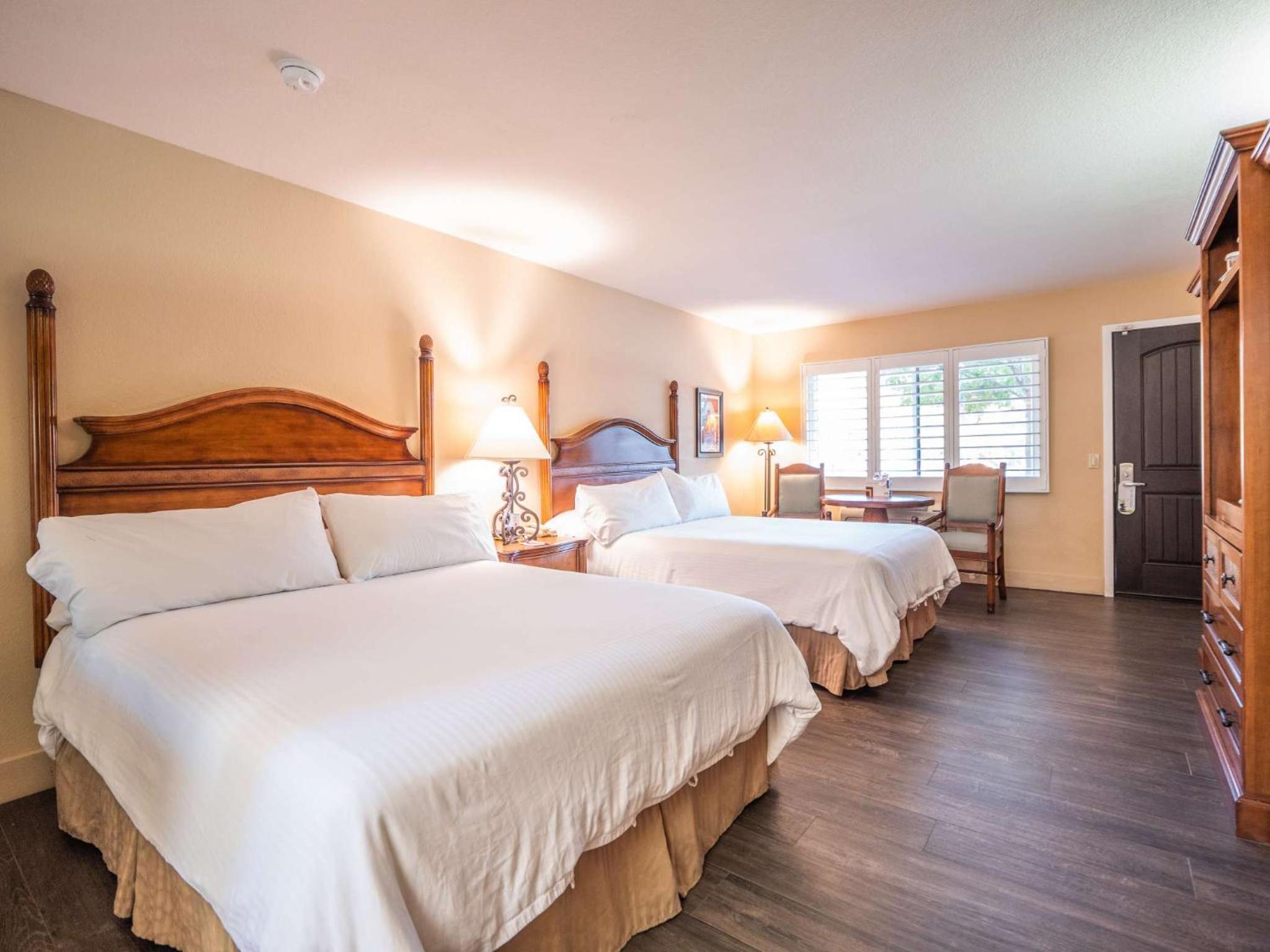 Queen Room with Two Queen Beds with Patio - Photo 13