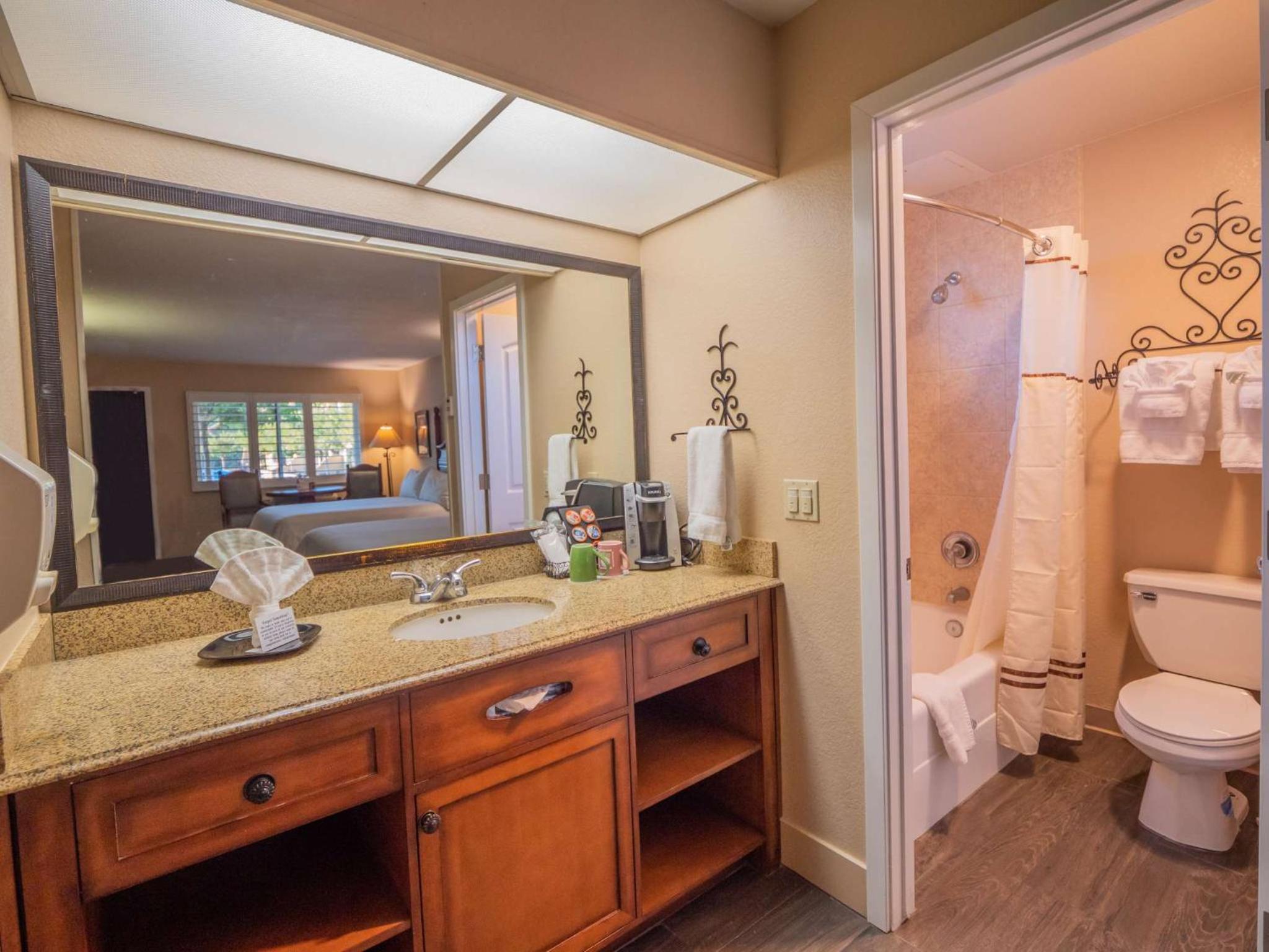 Queen Room with Two Queen Beds with Patio - Photo 14