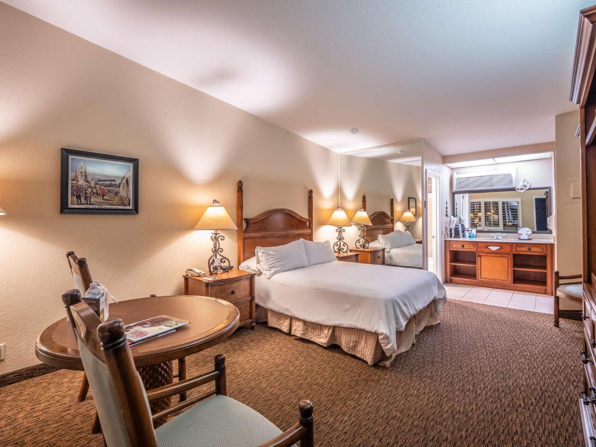 Standard Queen Room - Photo 9