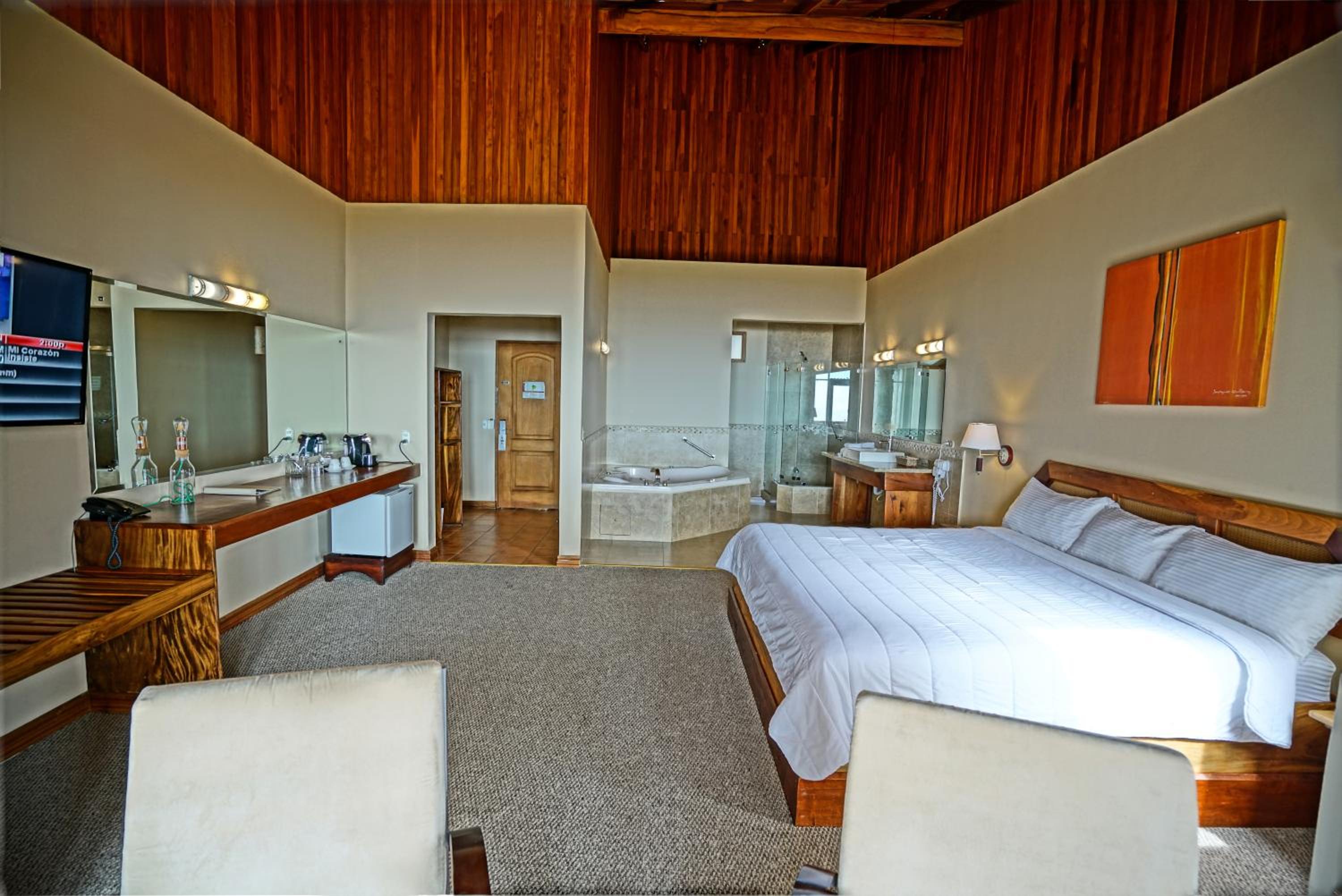Honeymoon Suite - Photo 3