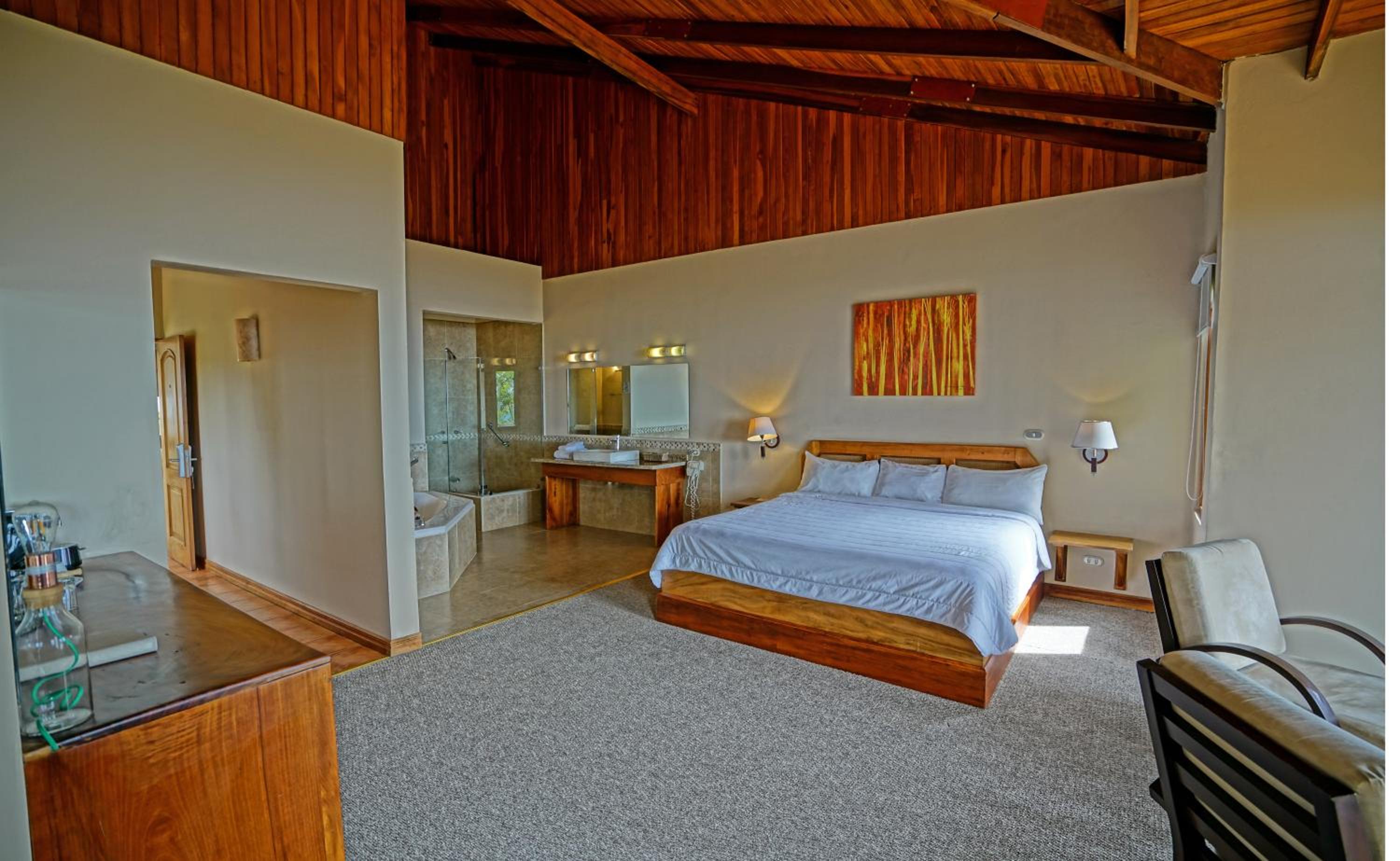 Honeymoon Suite - Photo 4