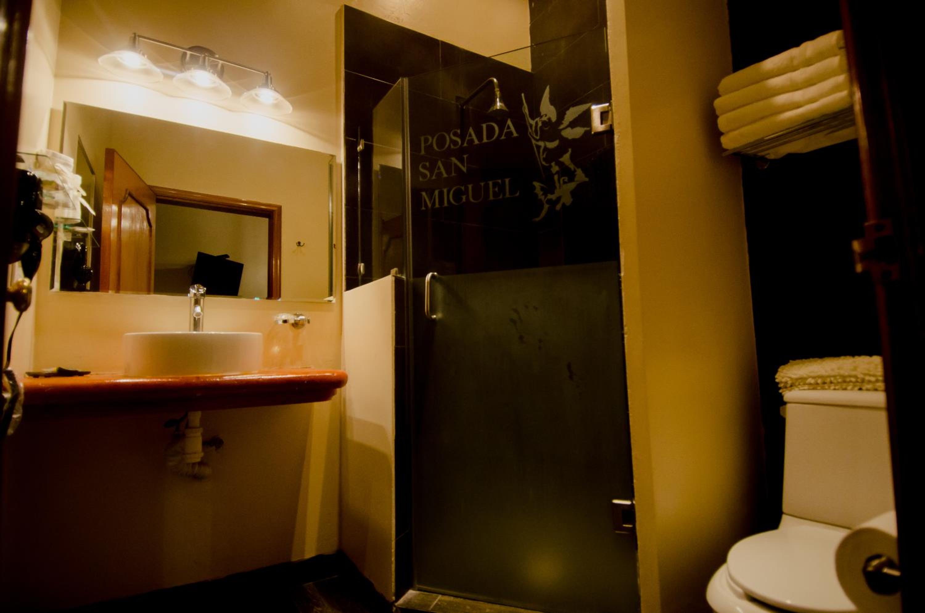 Twin Room with Private Bathroom photo 3