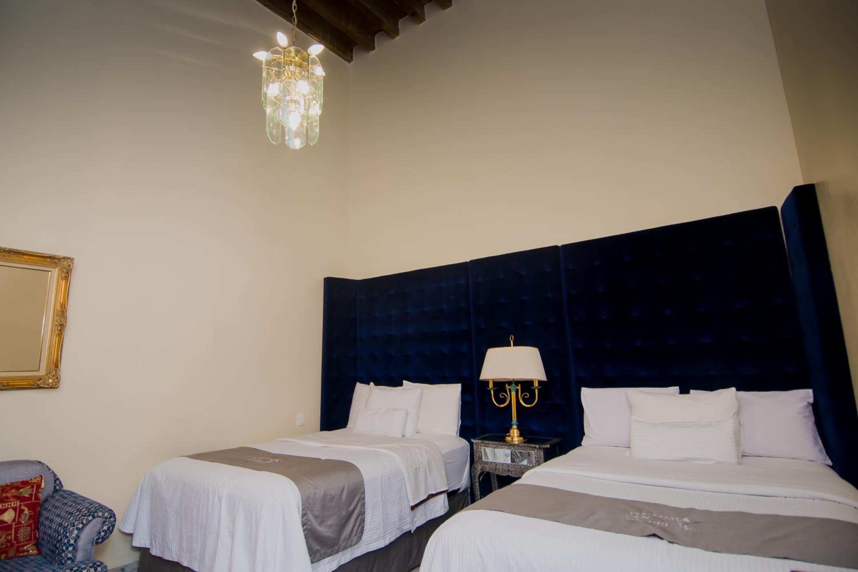 Twin Room with Private Bathroom photo 2