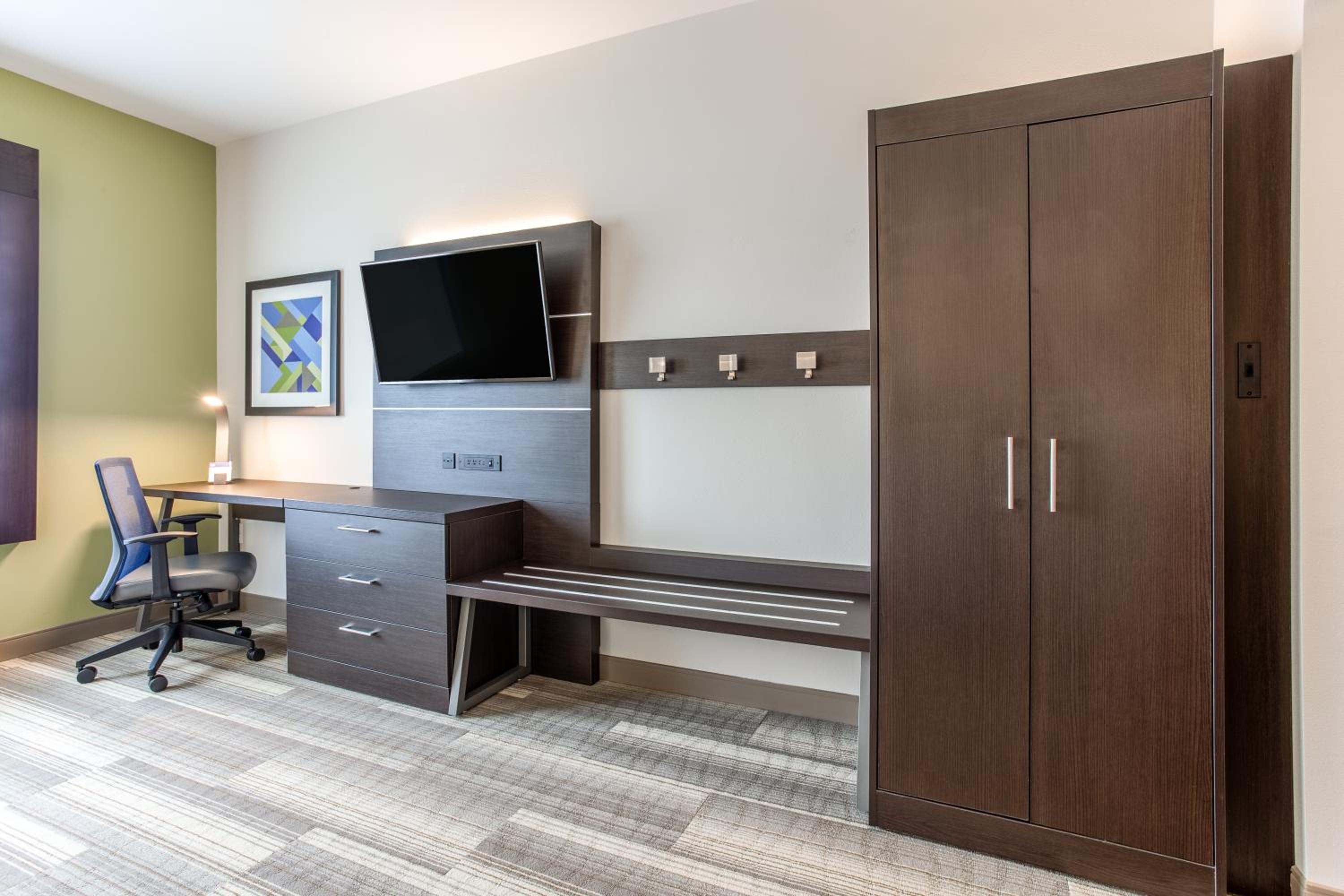 Standard King Room - Communications Accessible - Photo 1