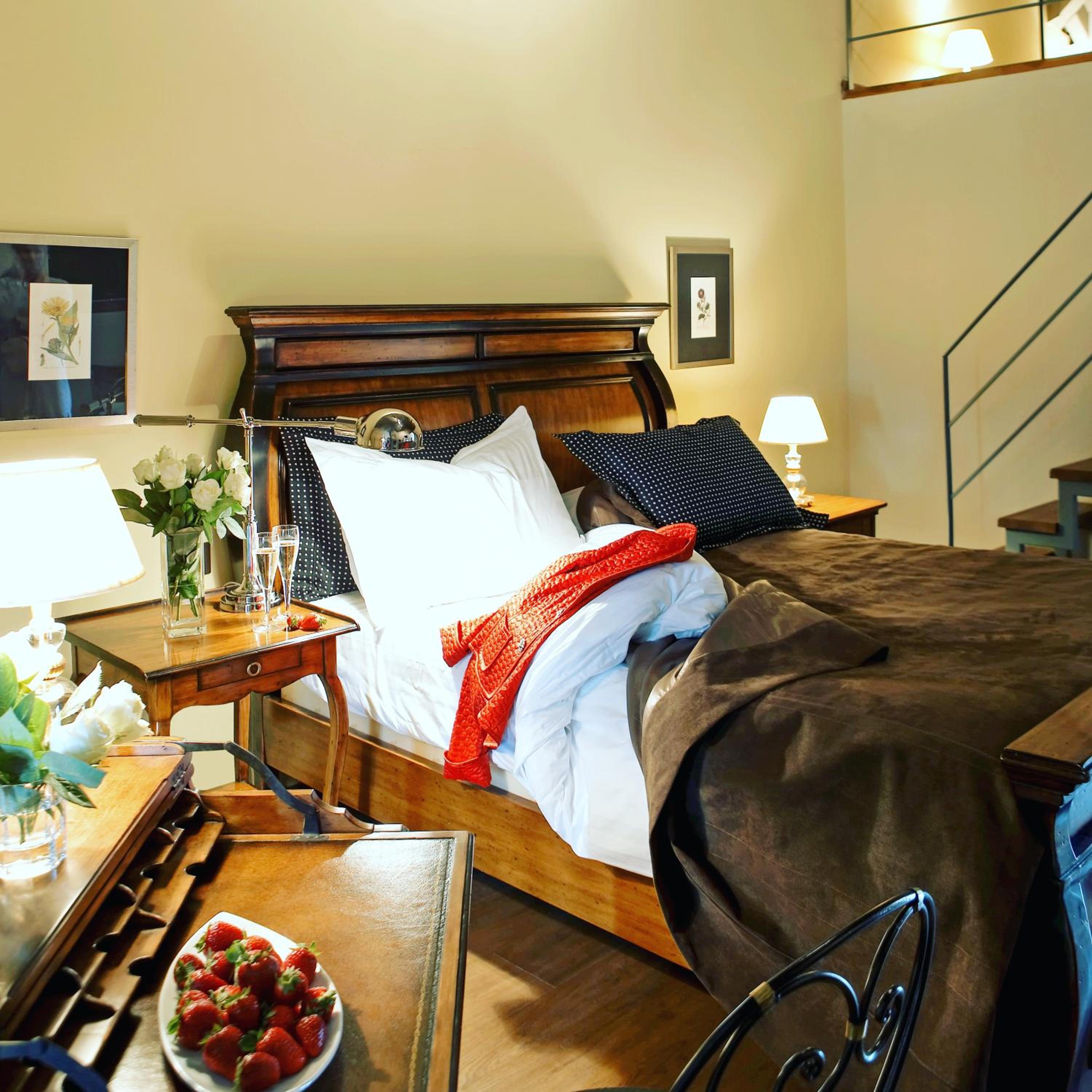 Premium Double with Fireplace and Attic photo 1