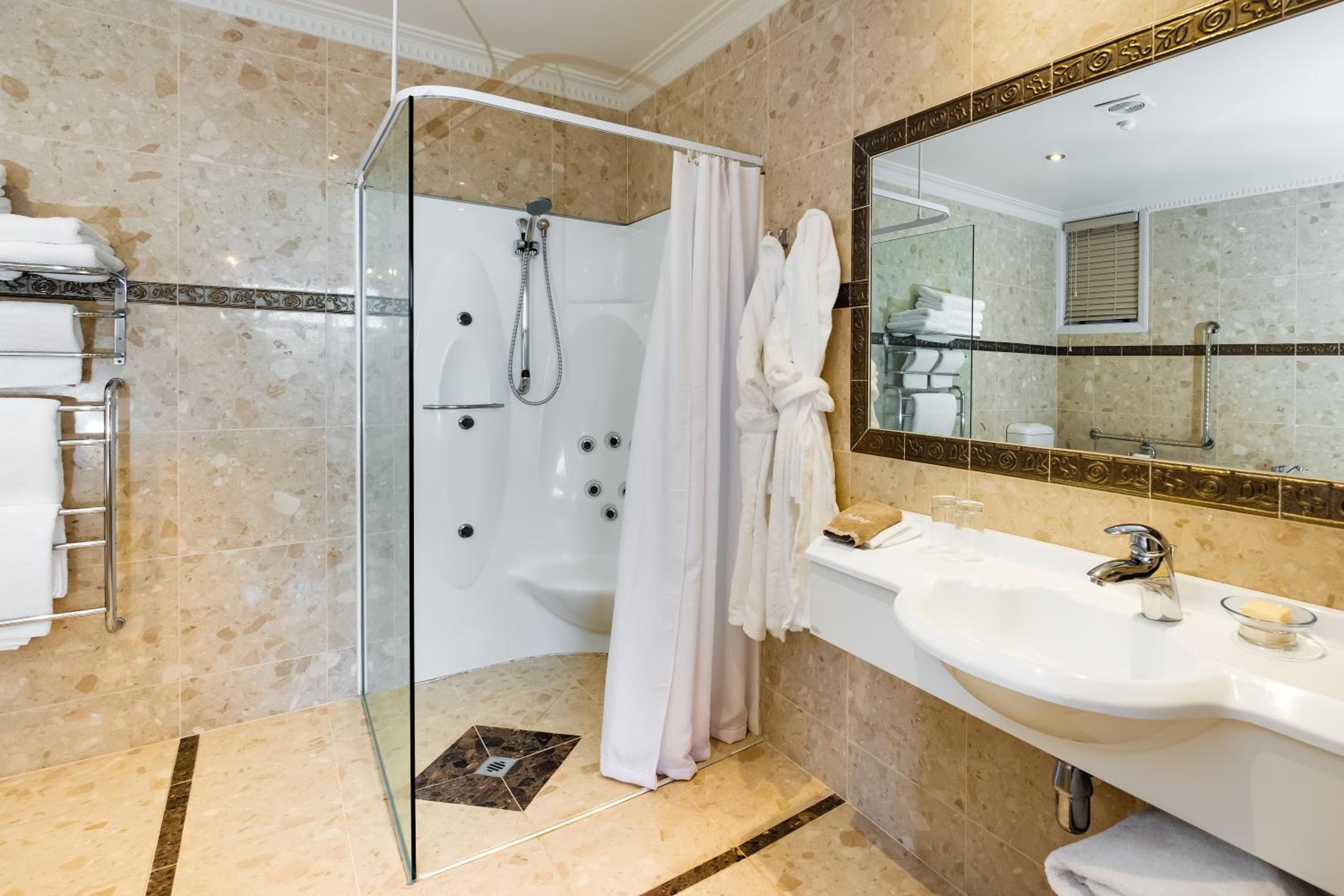 Lake View Lodge Suite - Photo 26