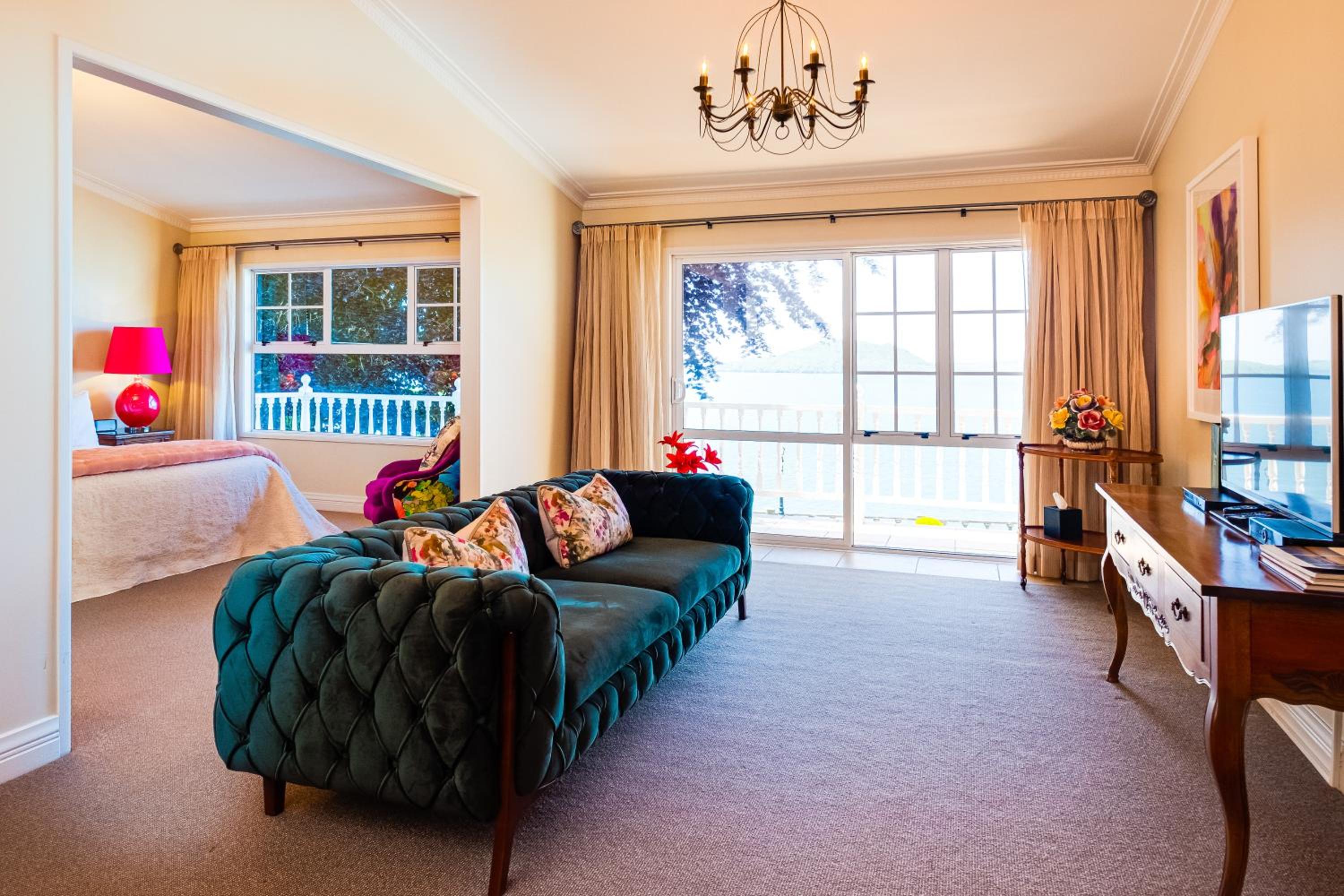 Lake View Lodge Suite - Photo 20