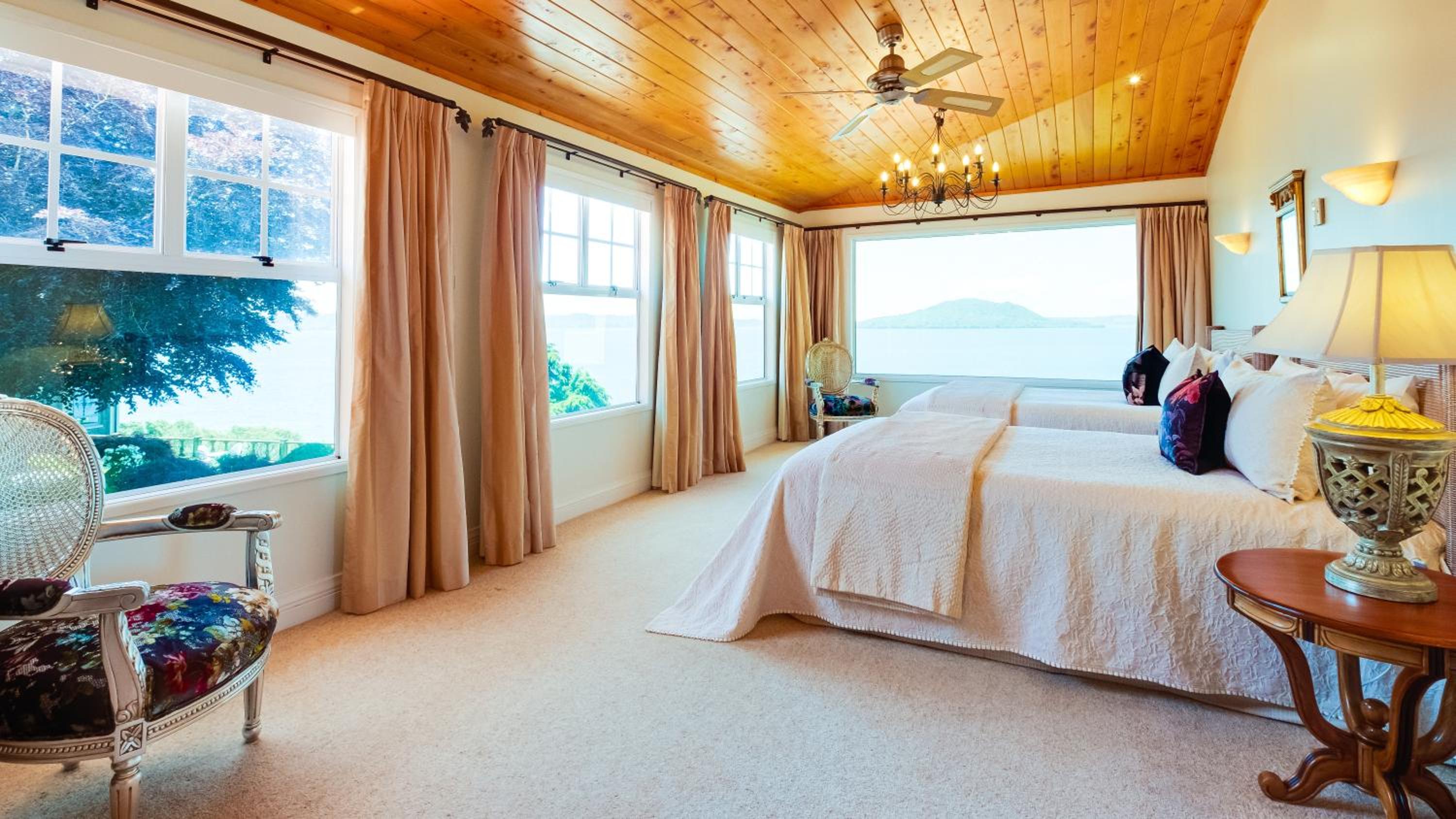 Lake View Lodge Suite - Photo 13