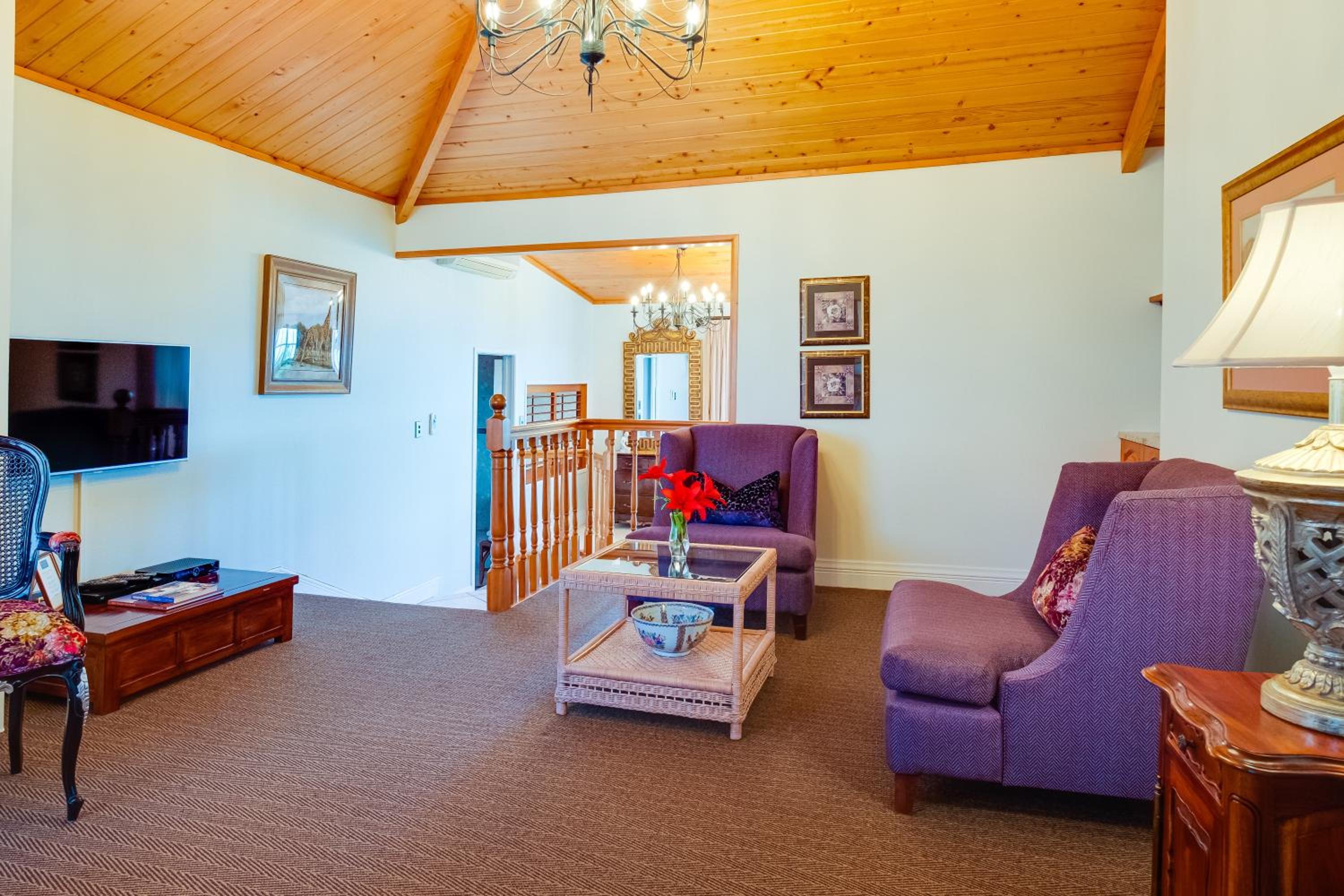 Lake View Lodge Suite - Photo 14