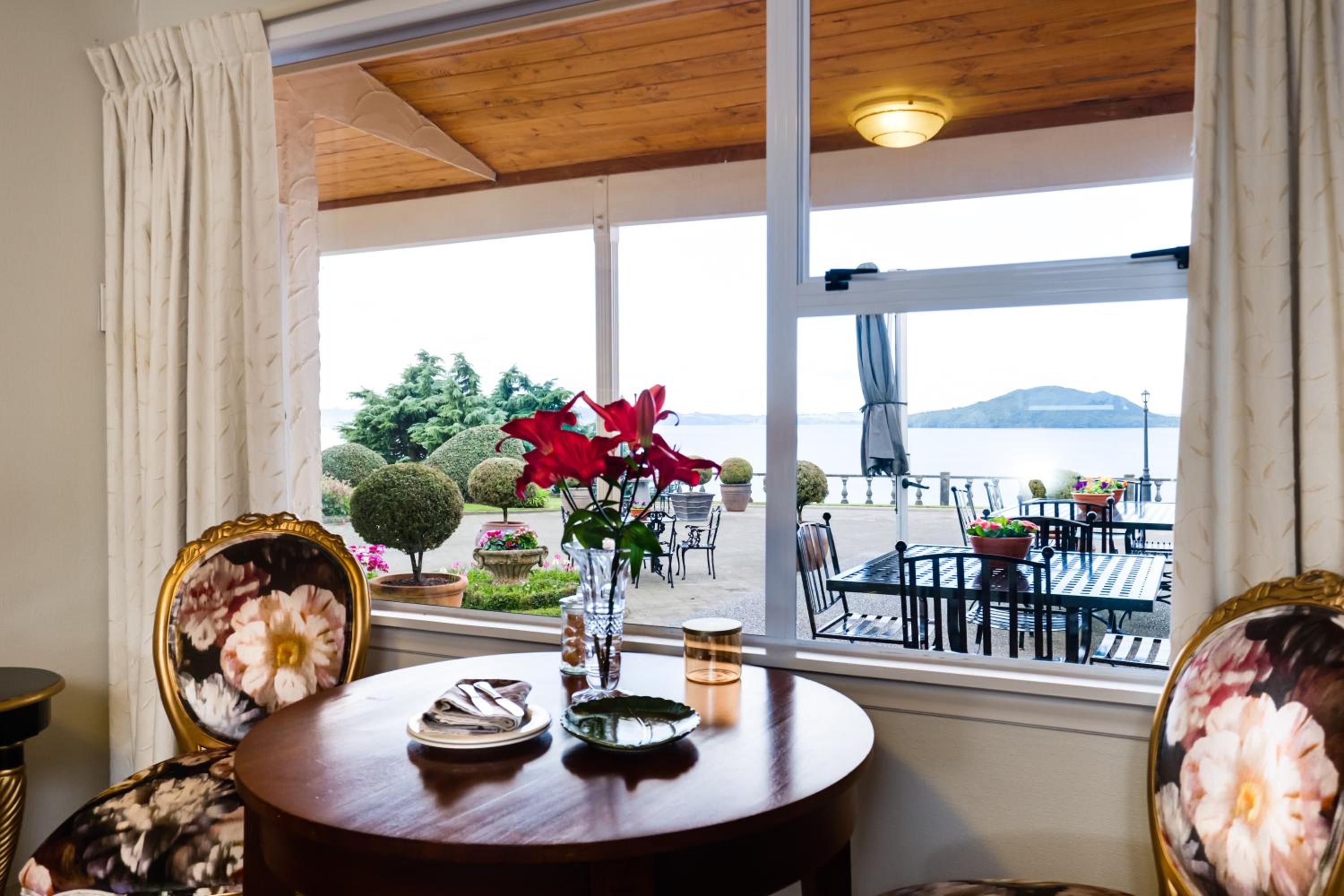 Lake View Lodge Suite - Photo 9