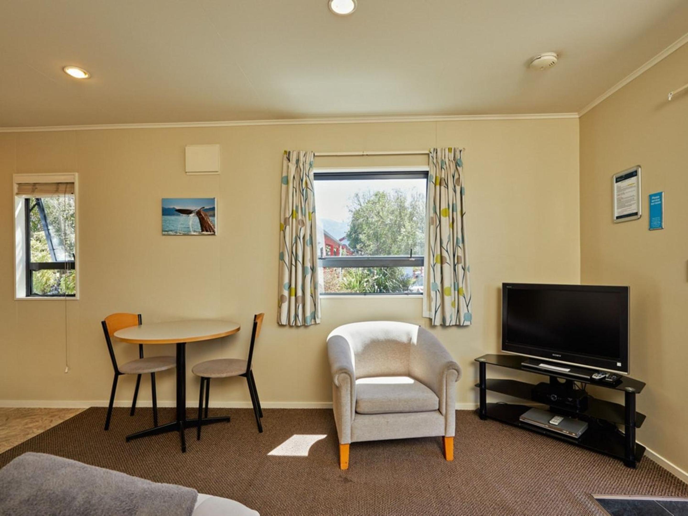 Superior Unit - Sleeps 3 photo 2