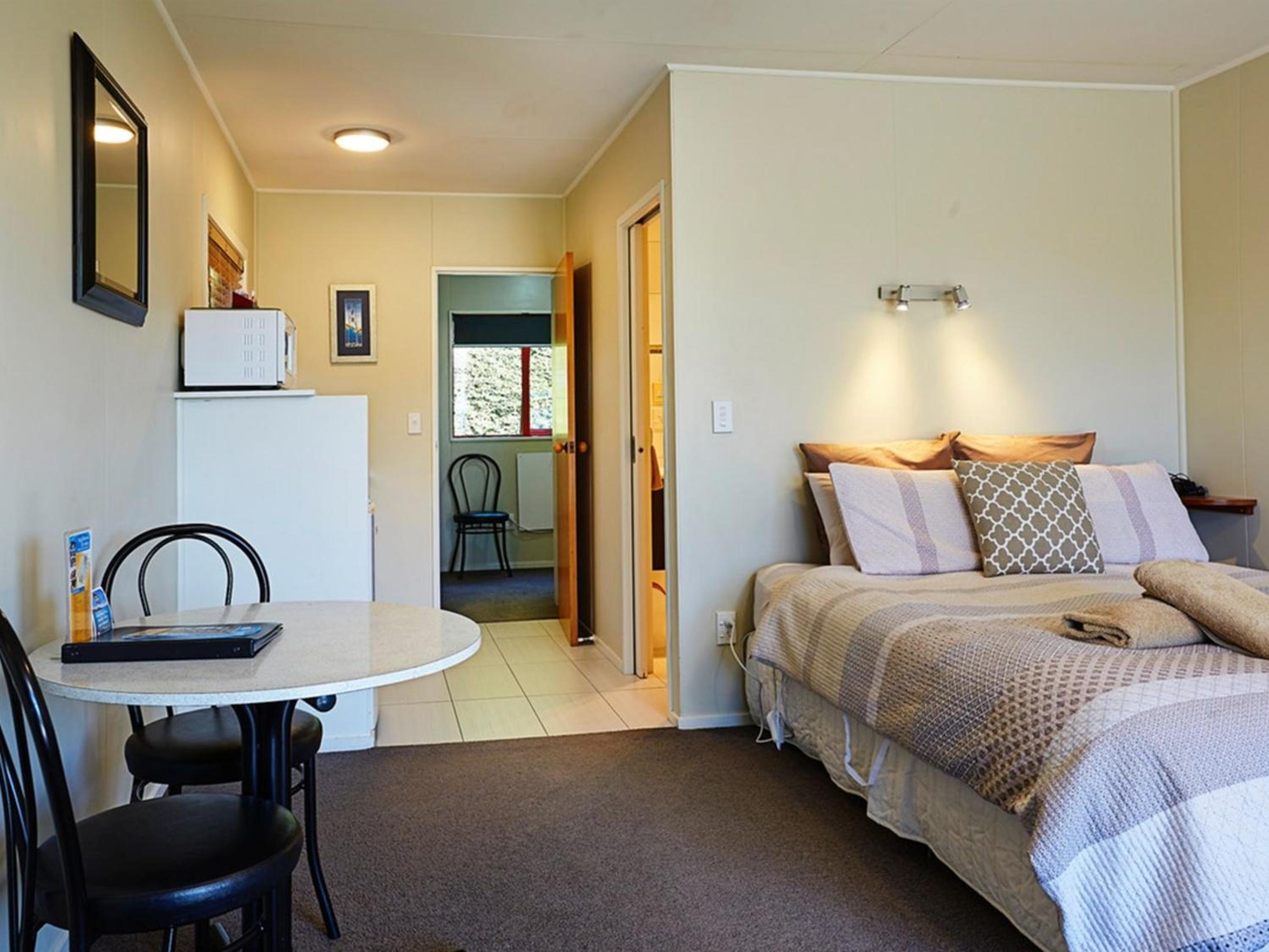 Standard 1 Bedroom Unit - Sleeps 6
