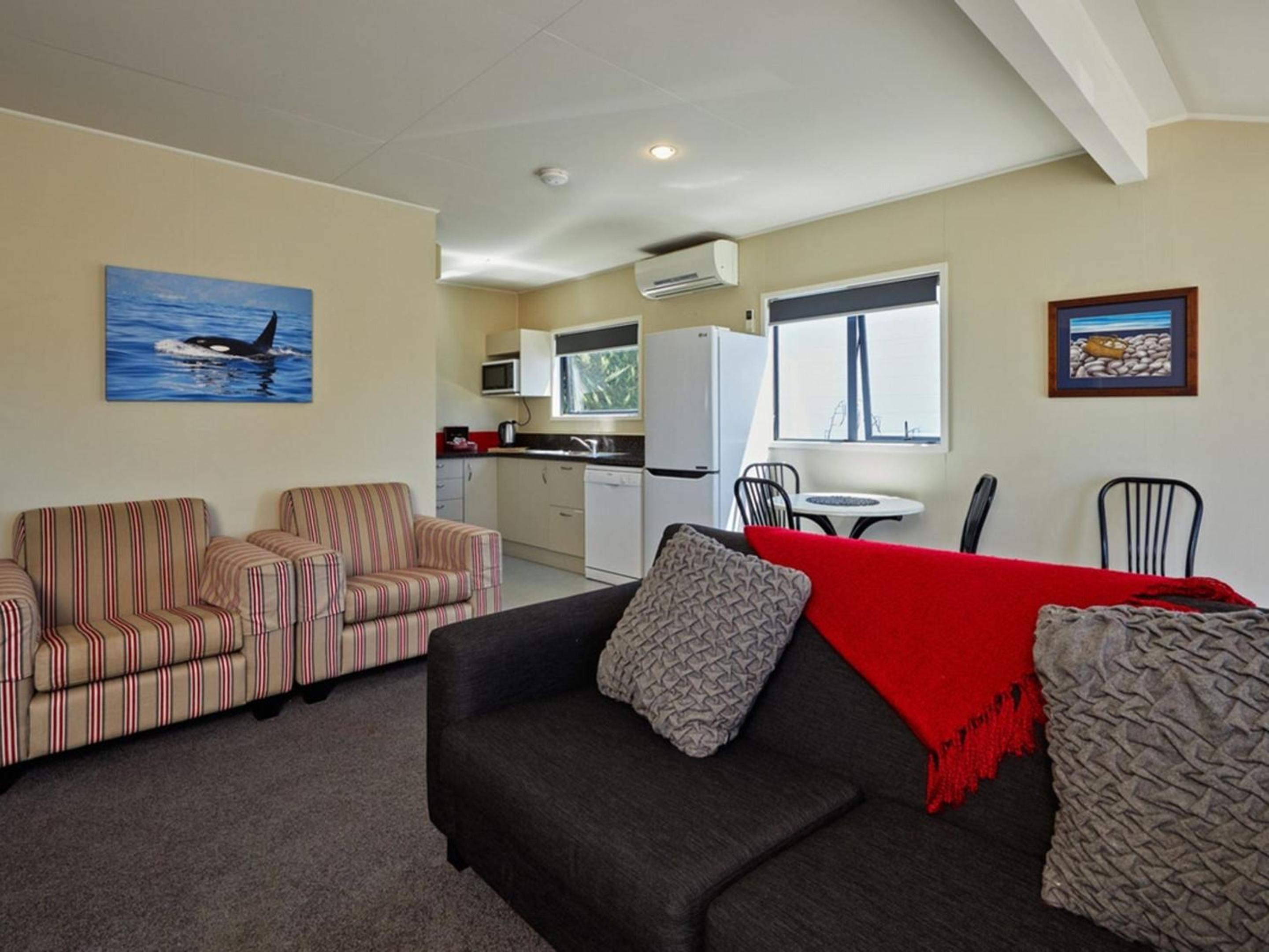 Superior 2 Bedroom Unit - Sleeps 6 photo 1