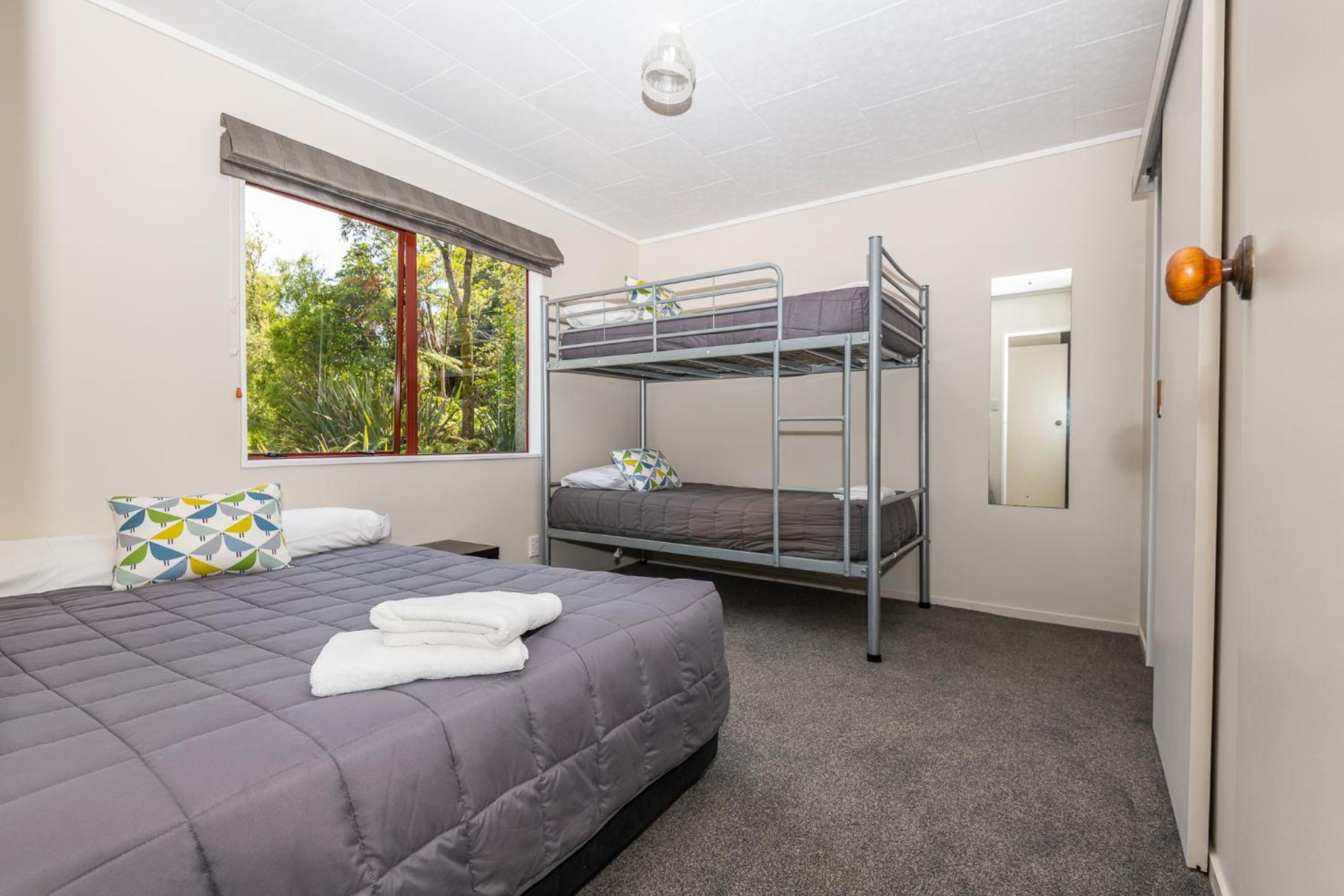 Lake View Cabin with Kitchen thumbnail 6