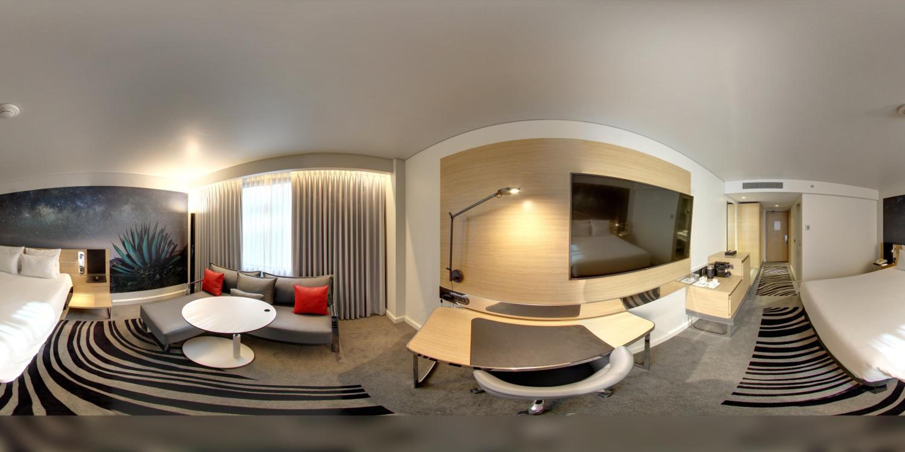 Executive Room with king-size bed - Photo 4