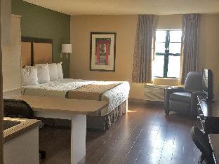 Efficiency King Room - Non Smoking/Pet Friendly photo 2