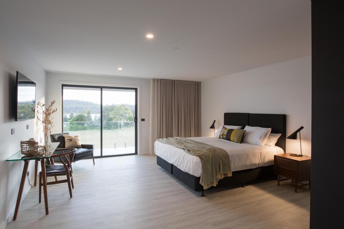 Deluxe King Room with River View - Photo 9