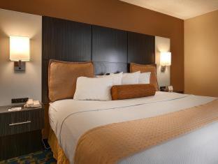 King Room with Tub - Disability Access/Non Smoking - Photo 3