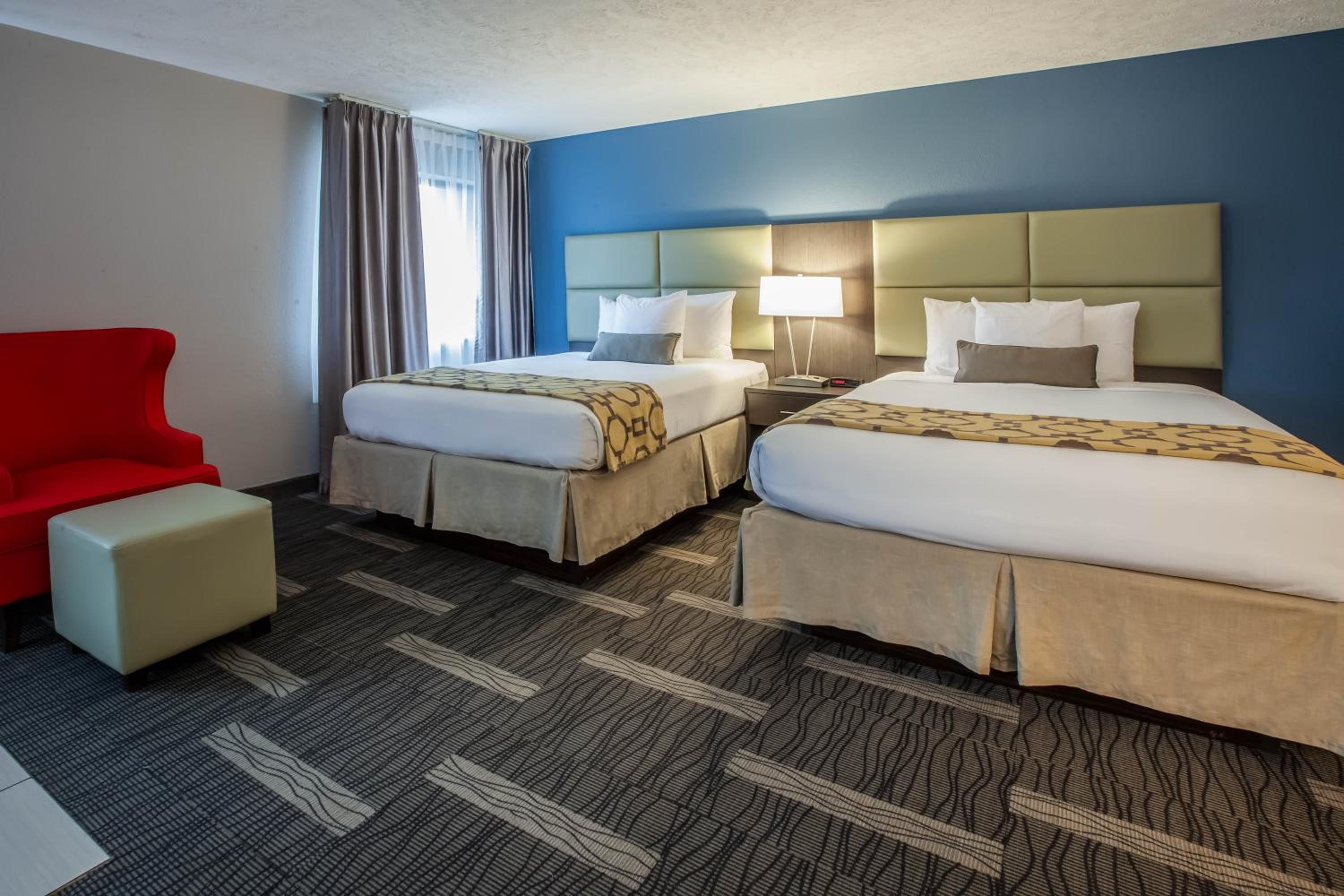 Queen Room with Two Queen Beds - Non-Smoking - Photo 1