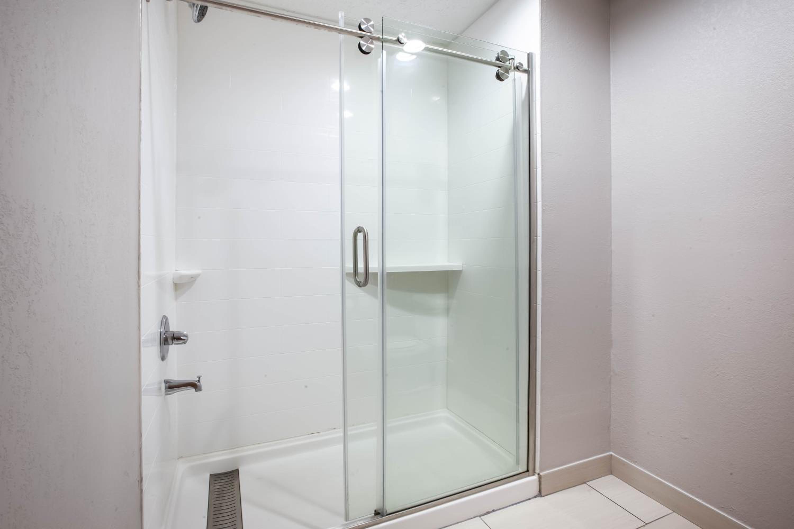 King Studio Suite - Non-Smoking - Photo 3