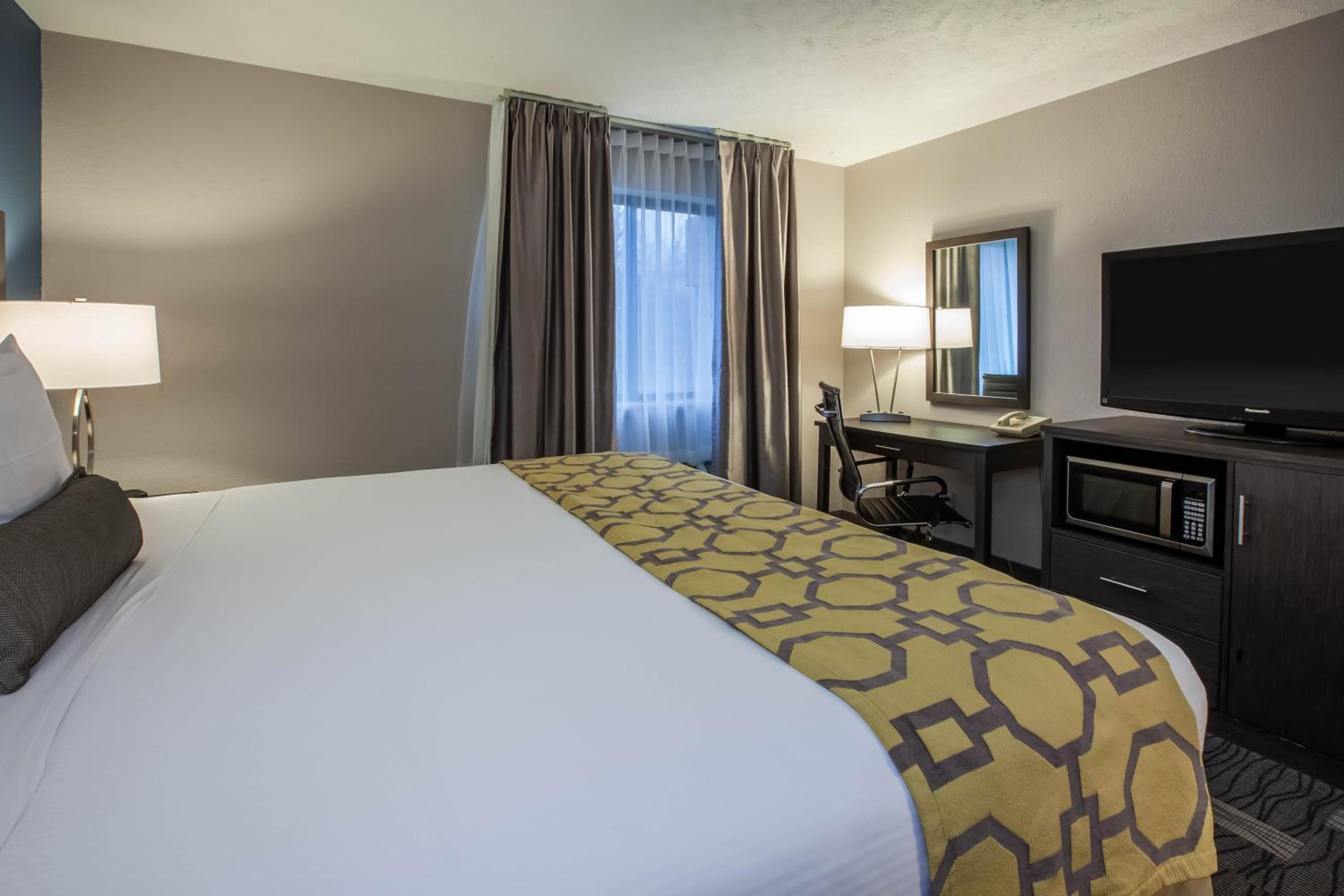 Deluxe King Room - Non-Smoking - Photo 1