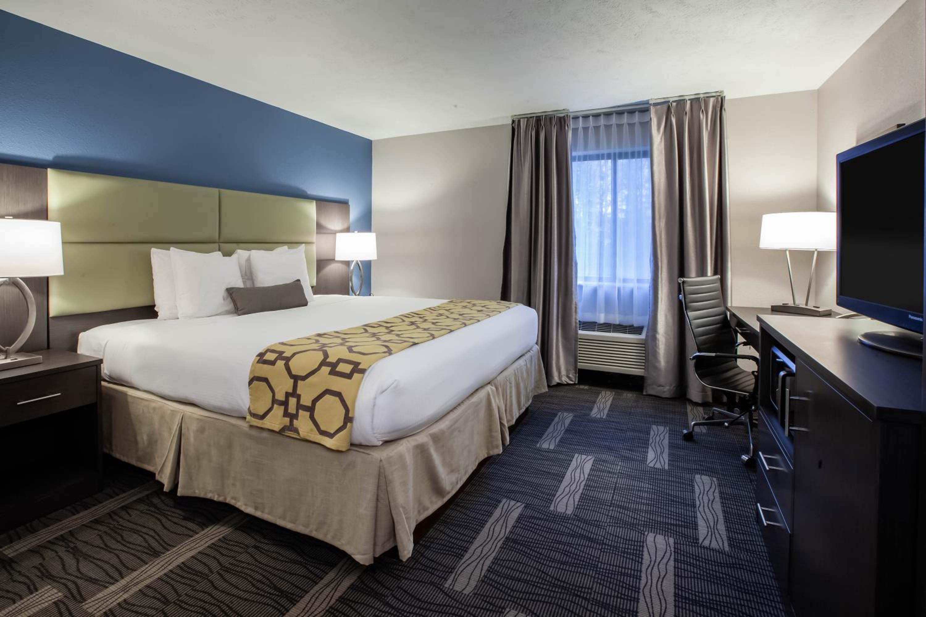 Deluxe King Room - Non-Smoking - Photo 2