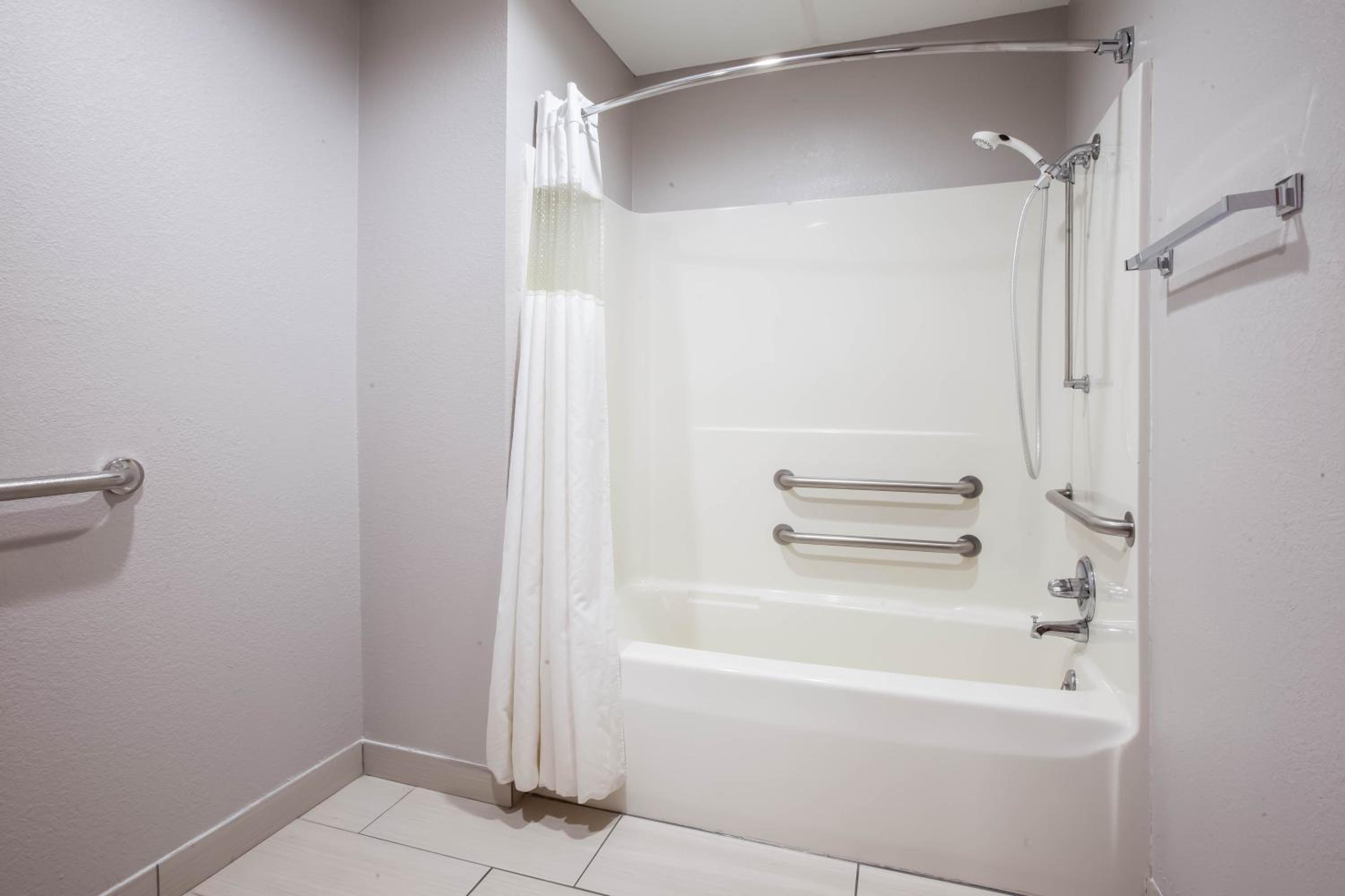 King Room - Disability Access - Non-Smoking - Photo 3