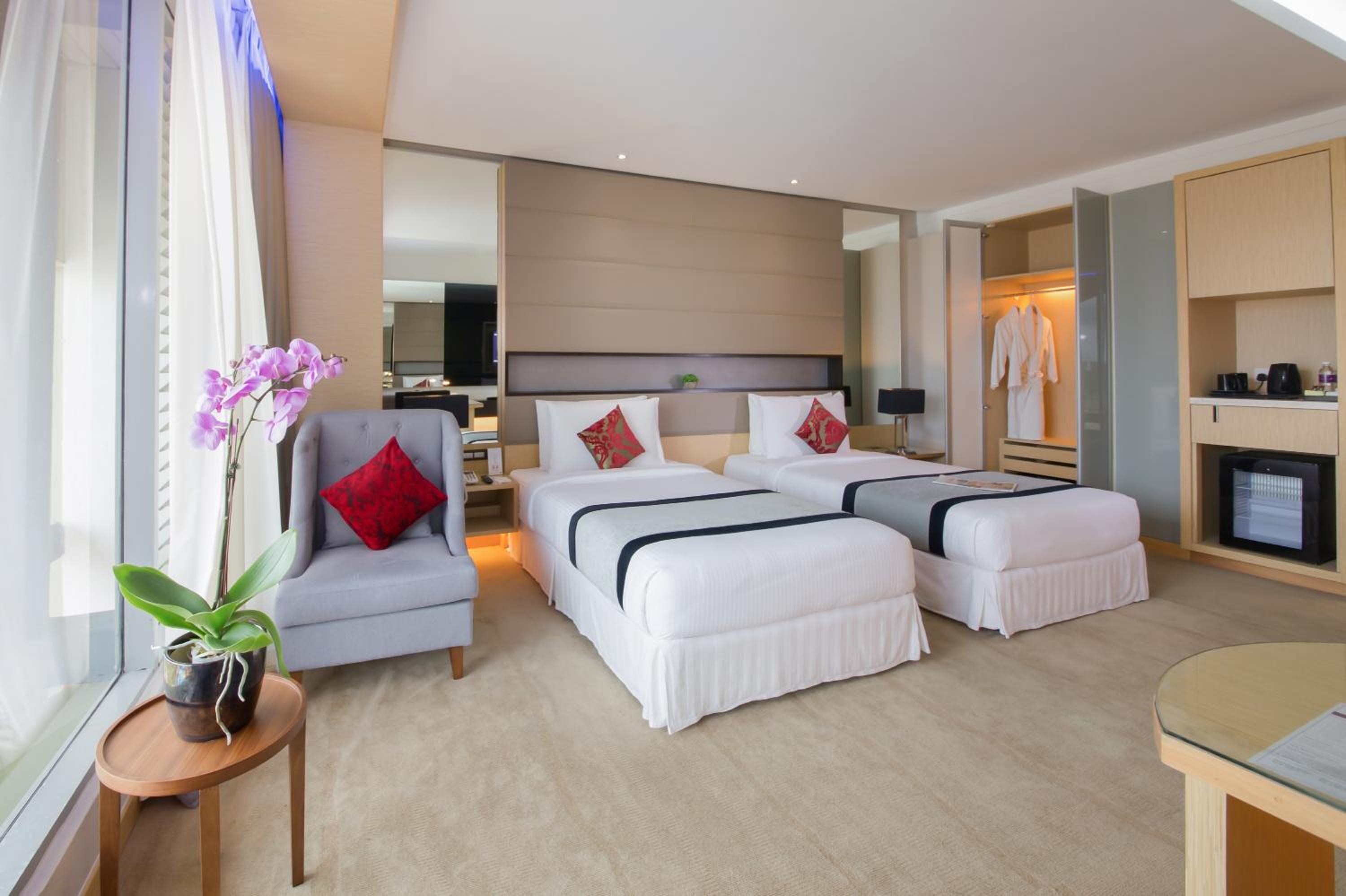 24 hours deal - Deluxe Twin Room photo 2