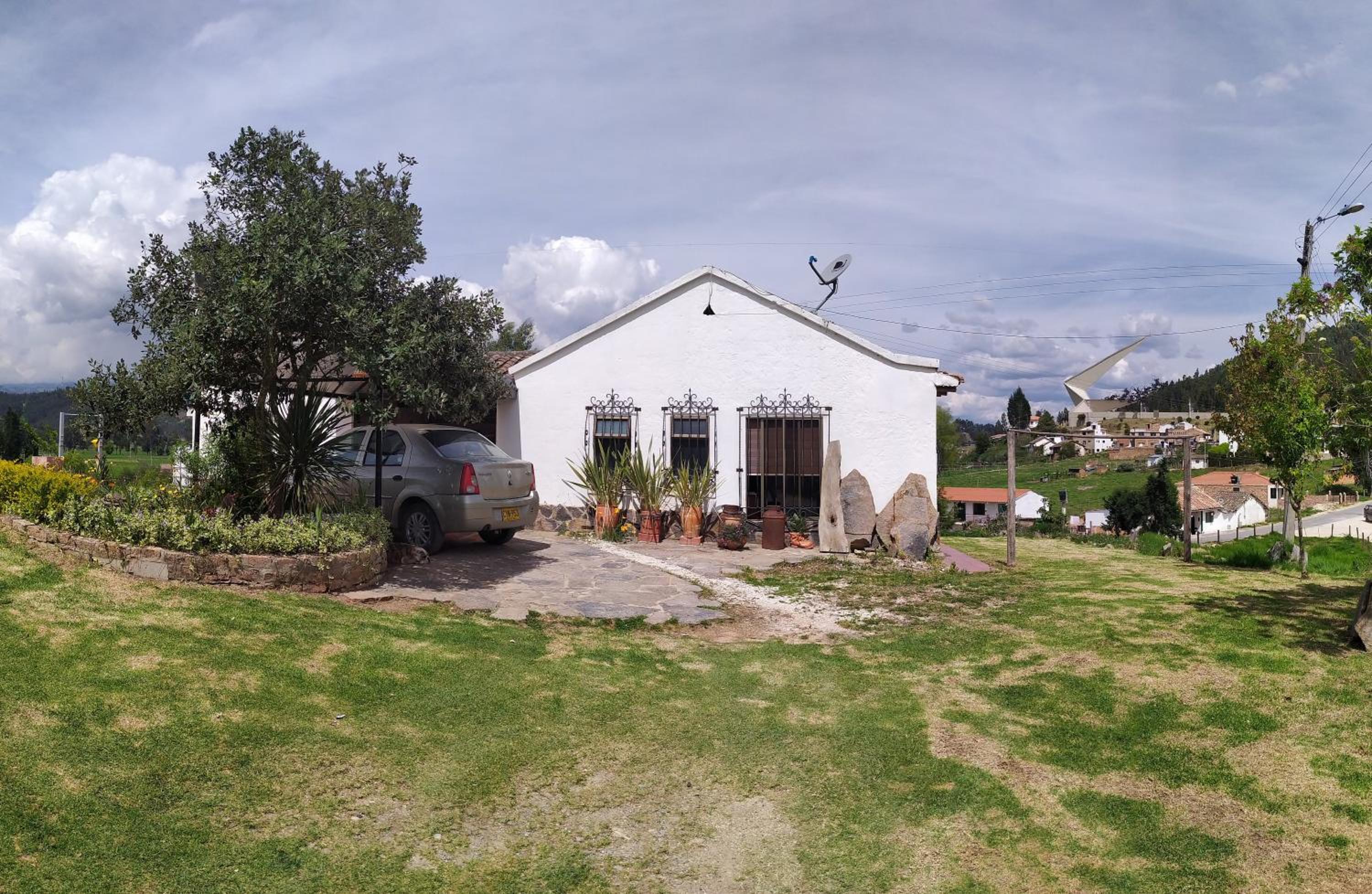 Three-Bedroom House photo 3