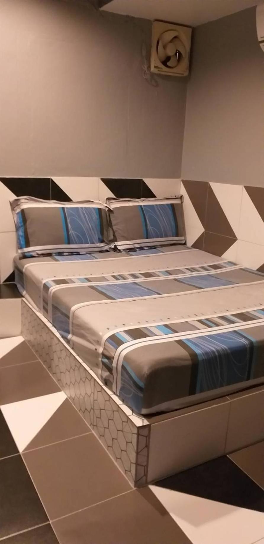 Standard Queen Room with Private Bathroom photo 2