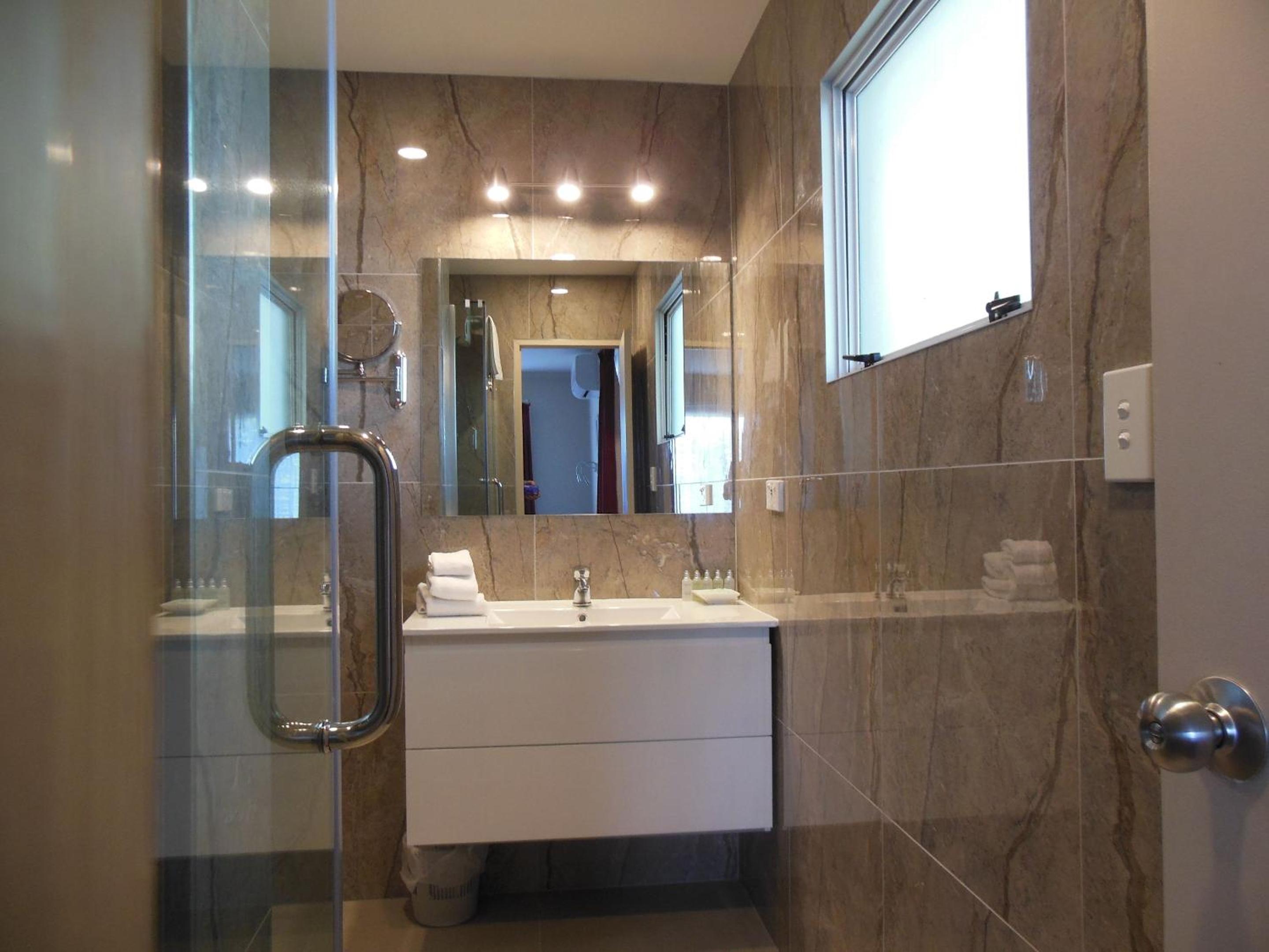 One-Bedroom Apartment - Photo 6