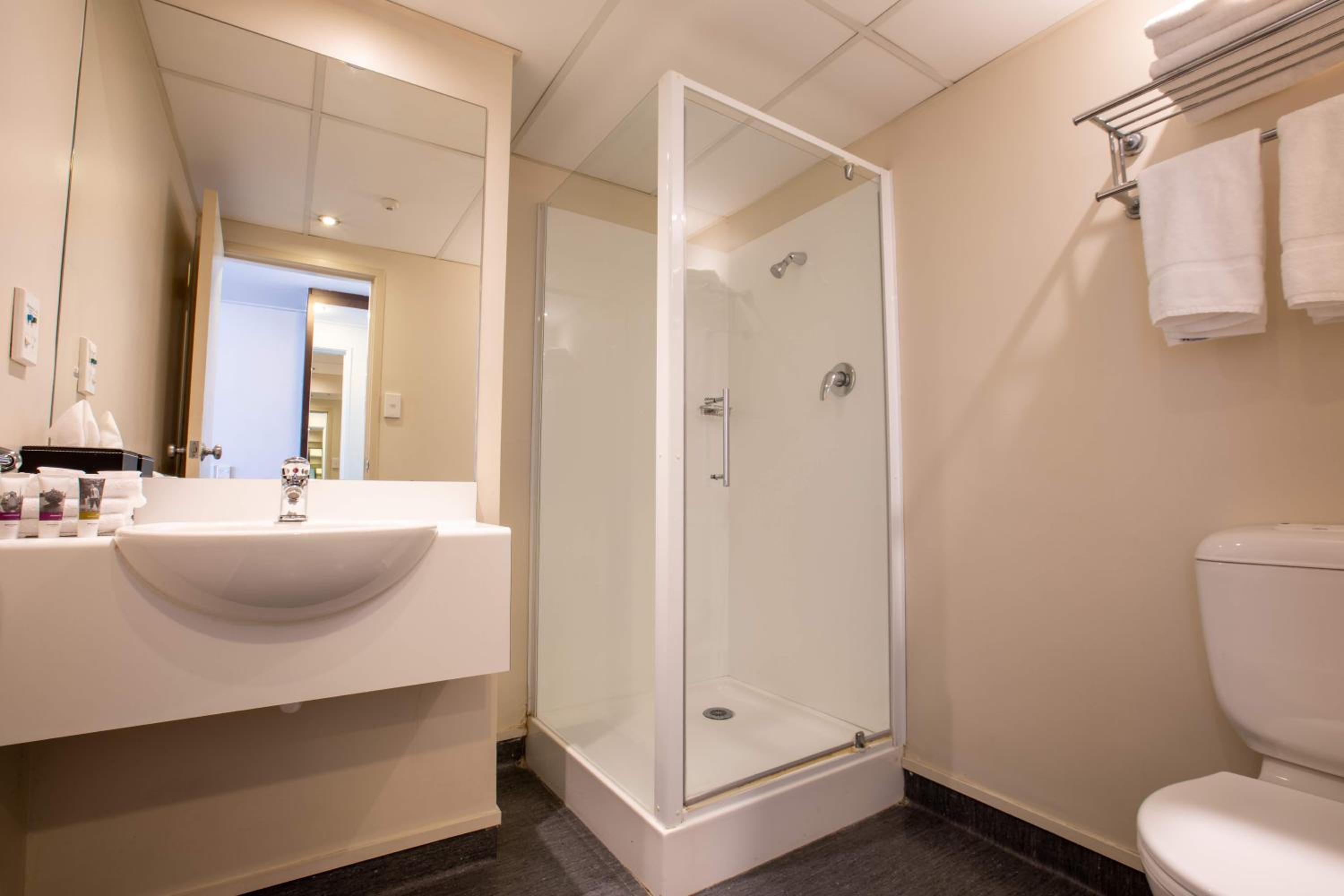 Superior Queen Room With Air Conditioning - Photo 6